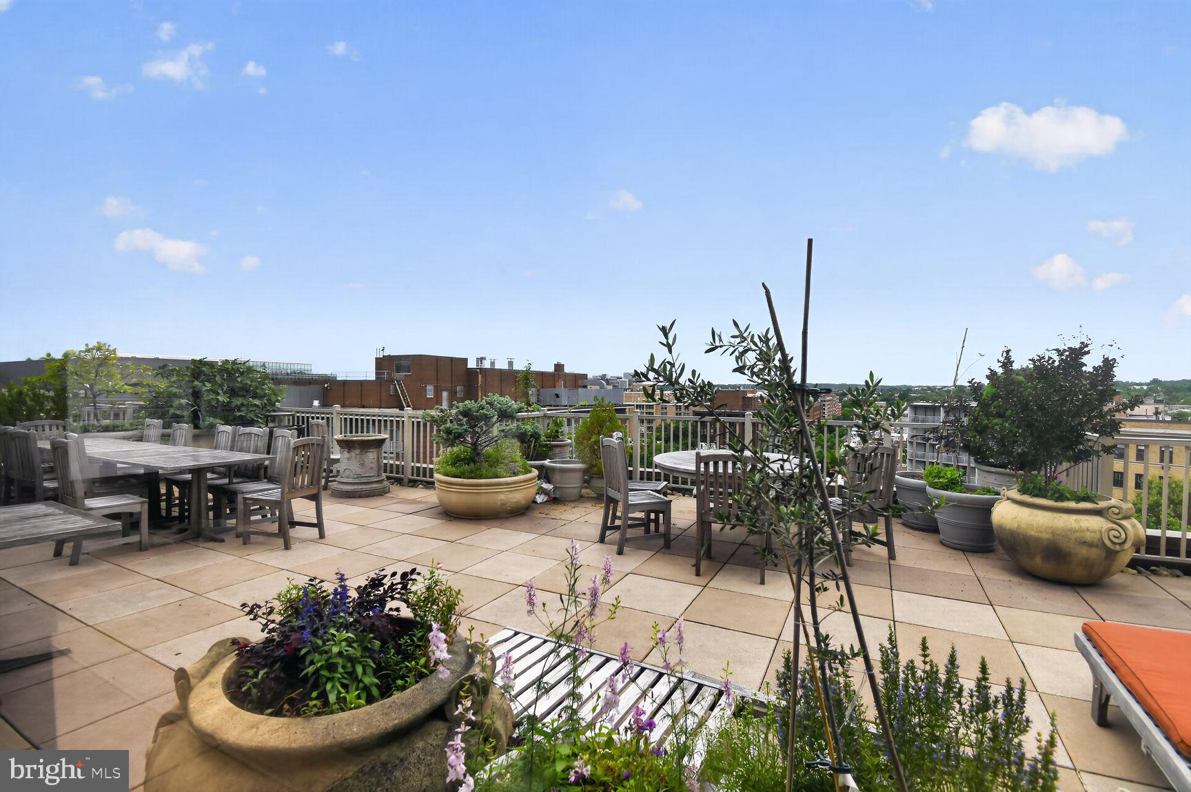 DUPONT CIRCLE - Commercial Sale