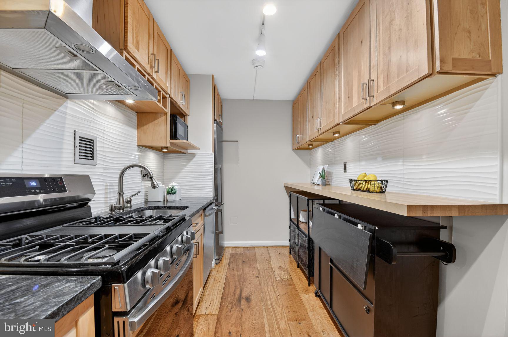 DUPONT CIRCLE - Commercial Sale