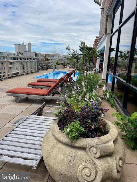 DUPONT CIRCLE - Commercial Sale