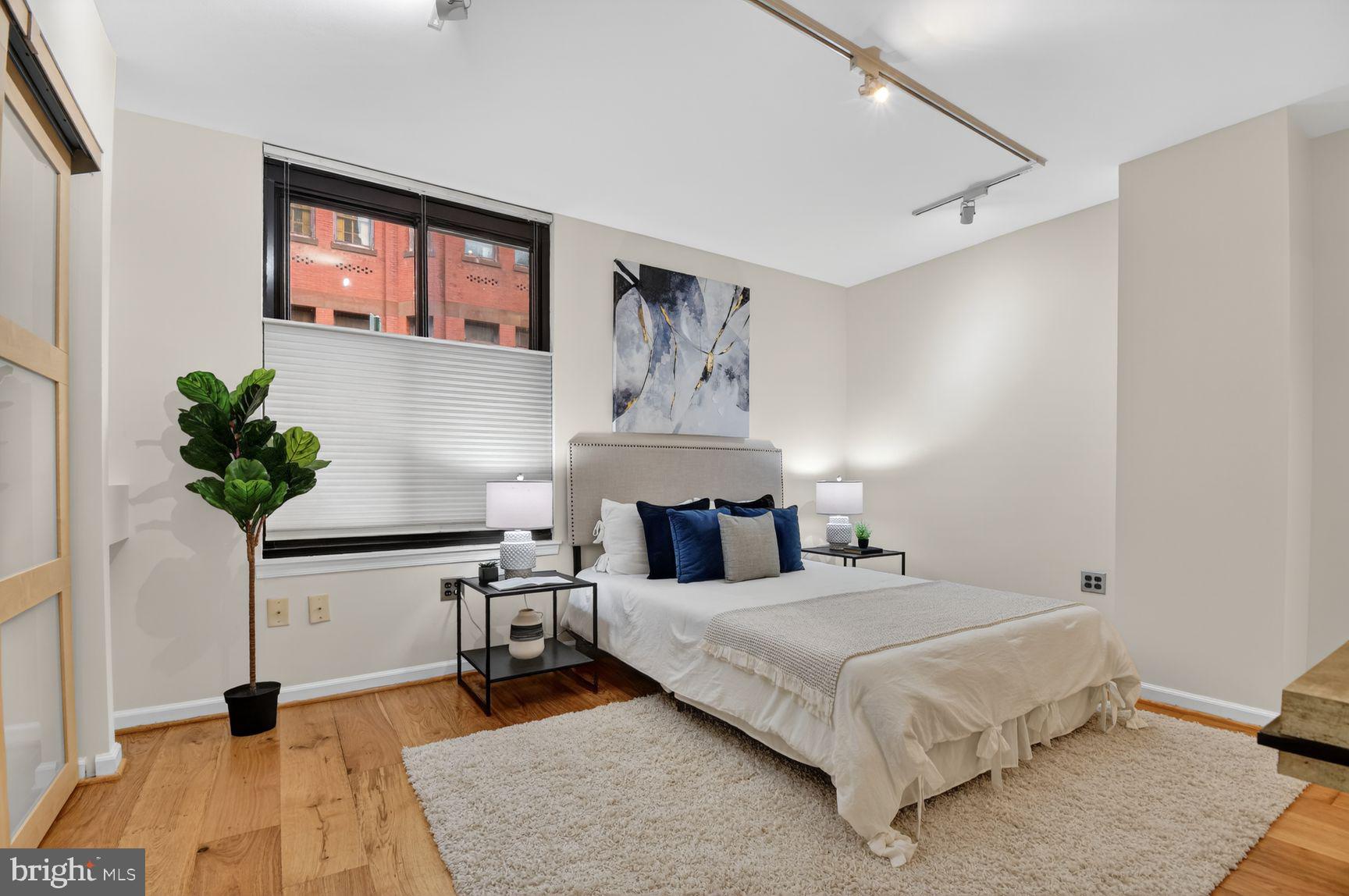 DUPONT CIRCLE - Commercial Sale
