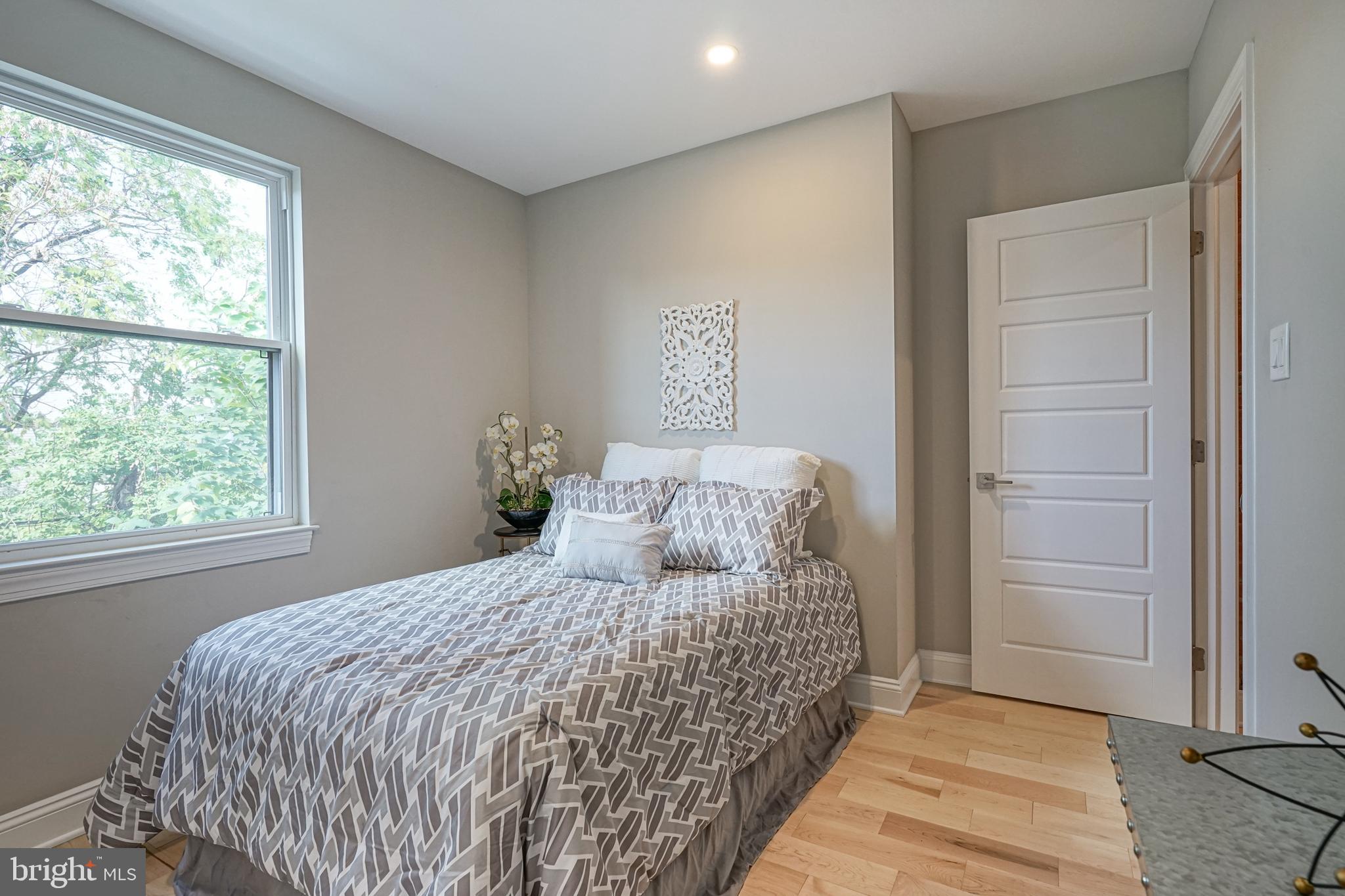 POINT BREEZE - Residential