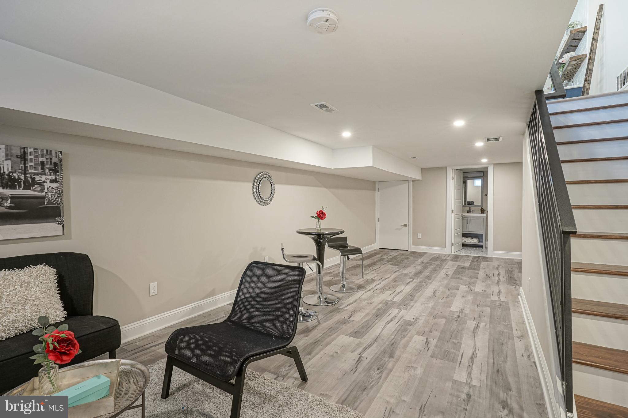 POINT BREEZE - Residential