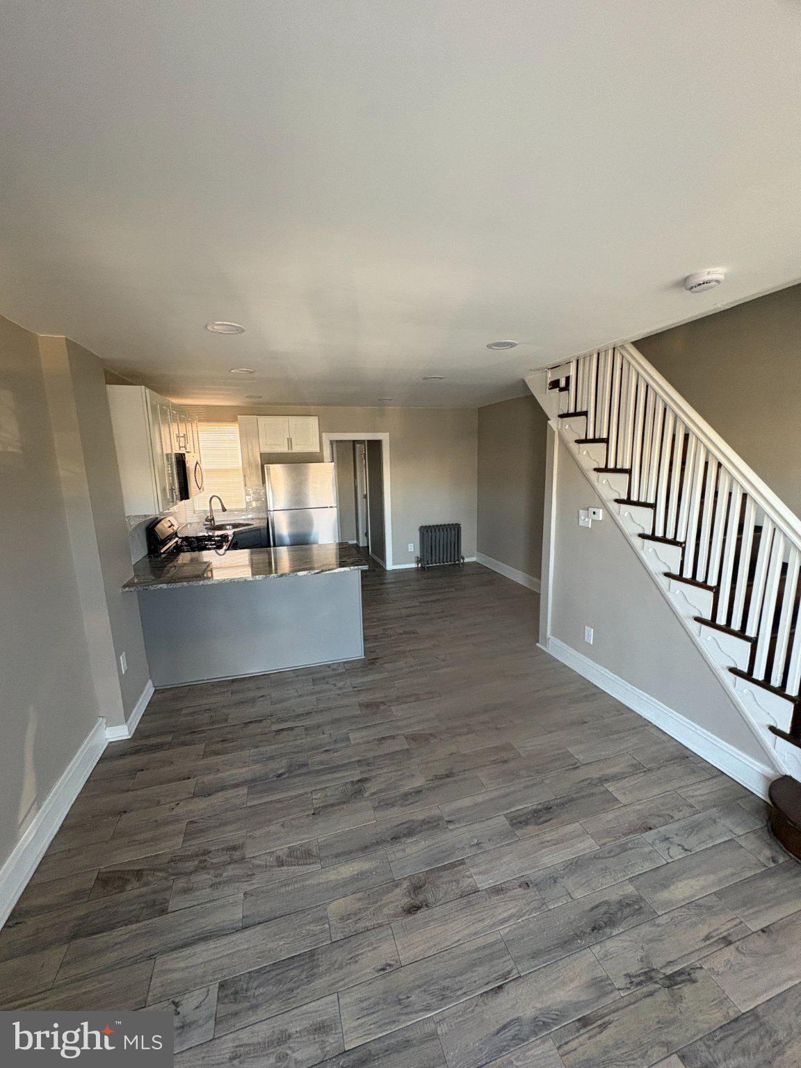 320 W COURTLAND STREET W