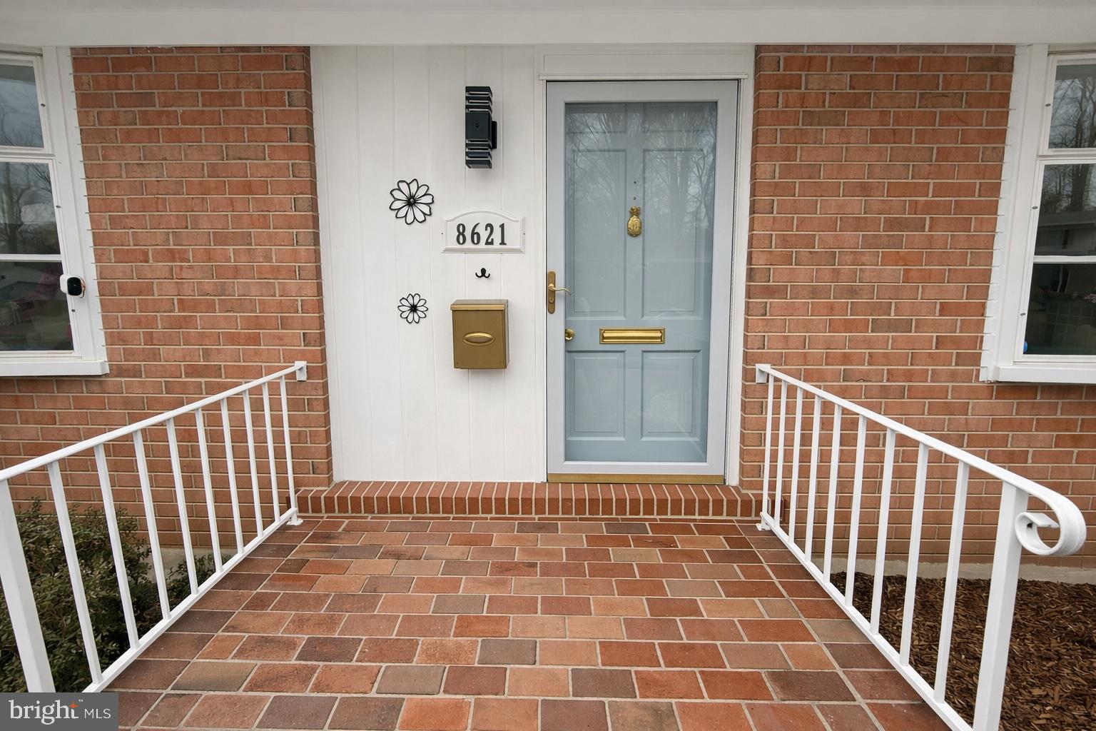 8621 KENILWORTH DRIVE