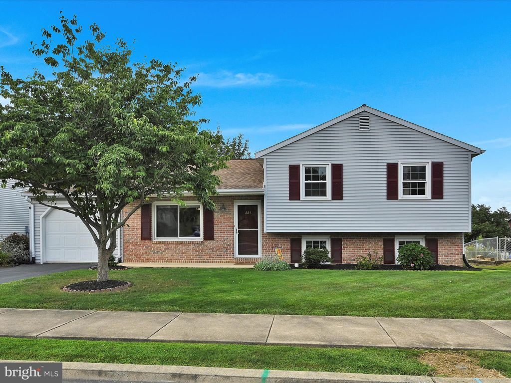 Photo of 221 LINDA TER, EPHRATA, PA 17522 (MLS # PALA2038672)