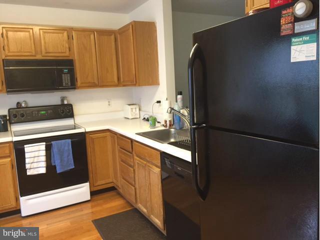 CENTREVILLE GREEN - Residential Lease