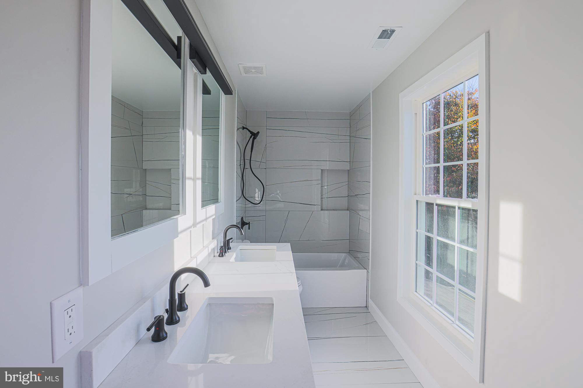 ROLLING RIDGE - Residential