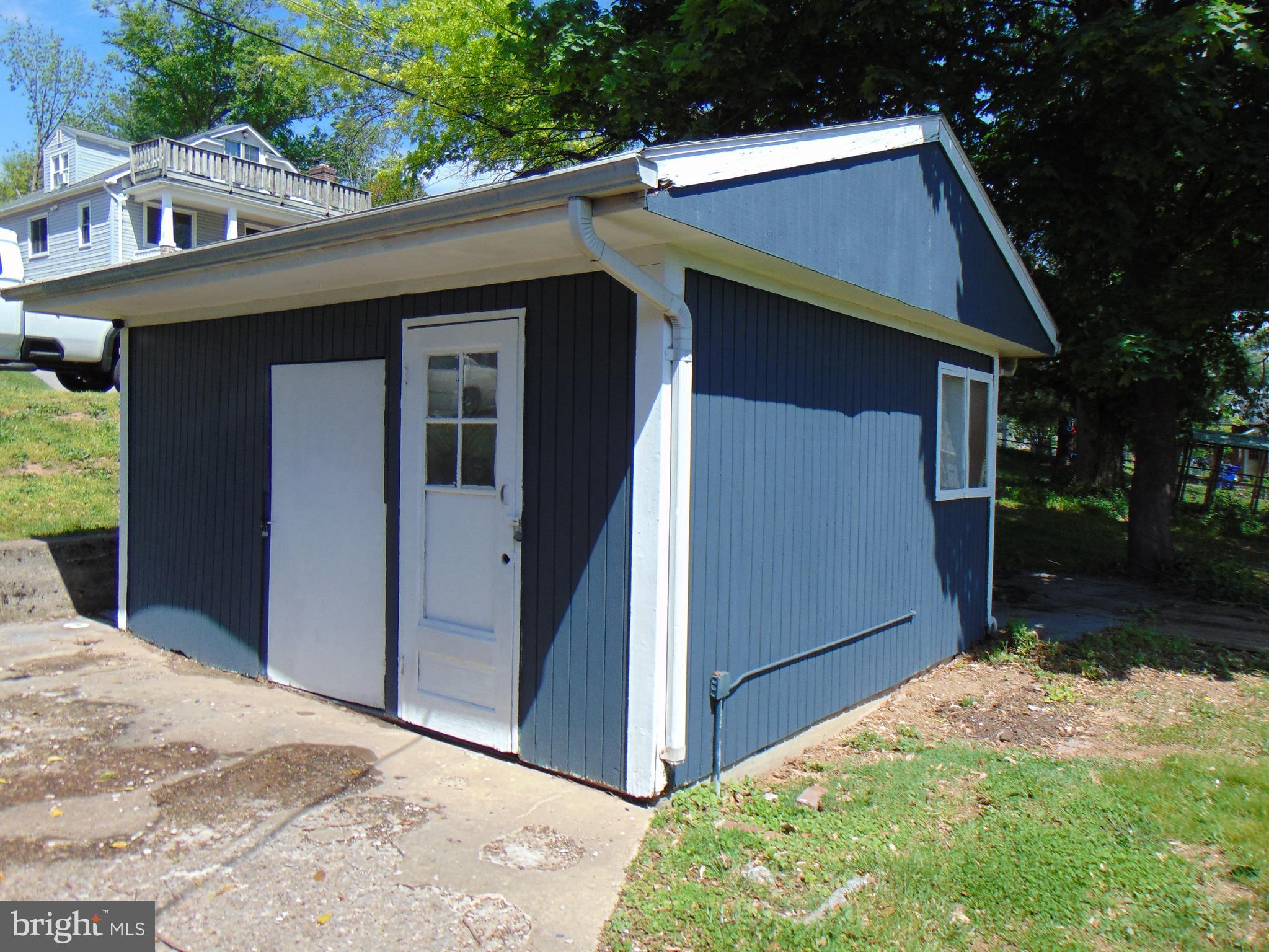 LINDEN HILLS - Residential
