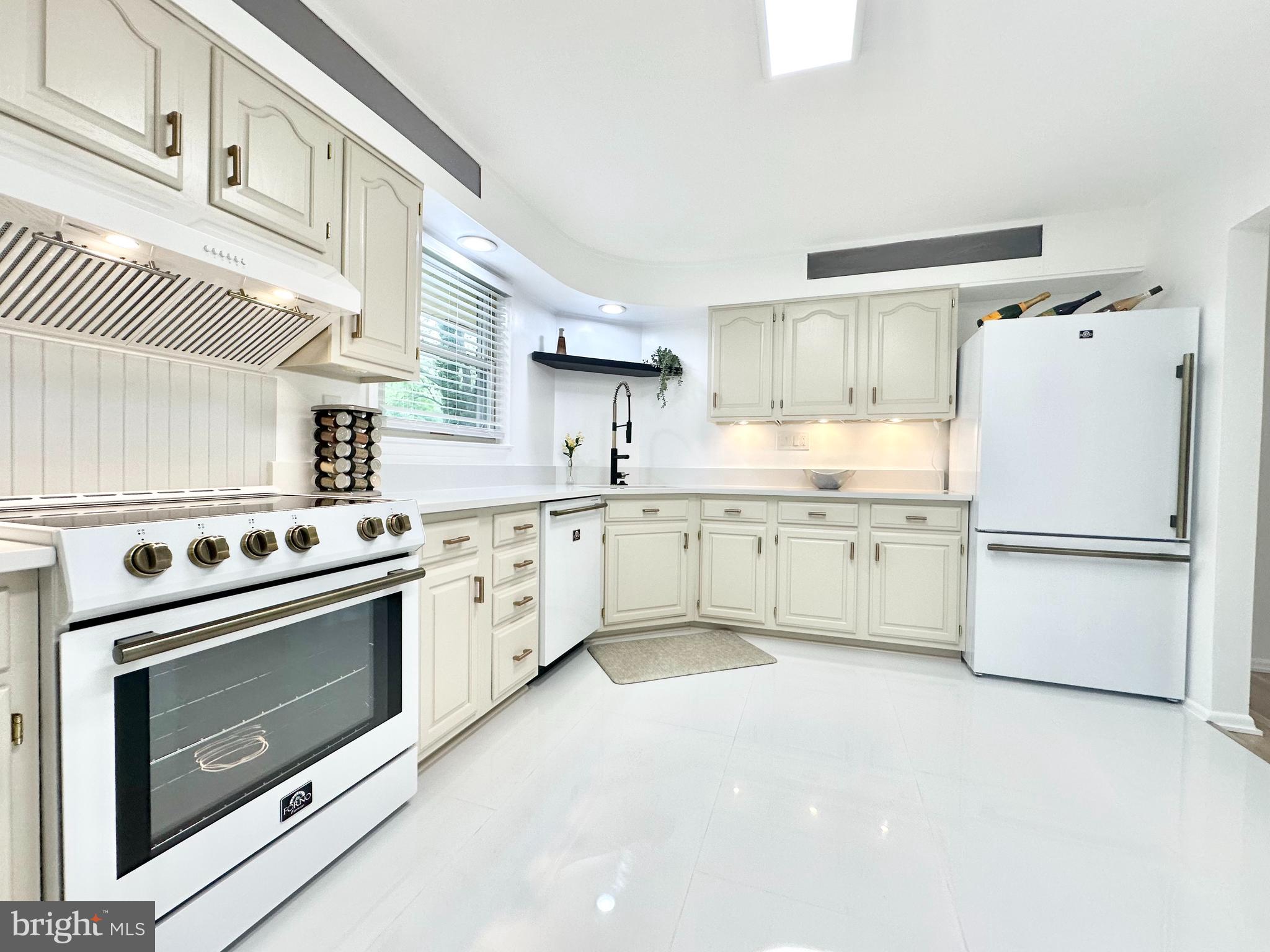 CALVERTON - Residential