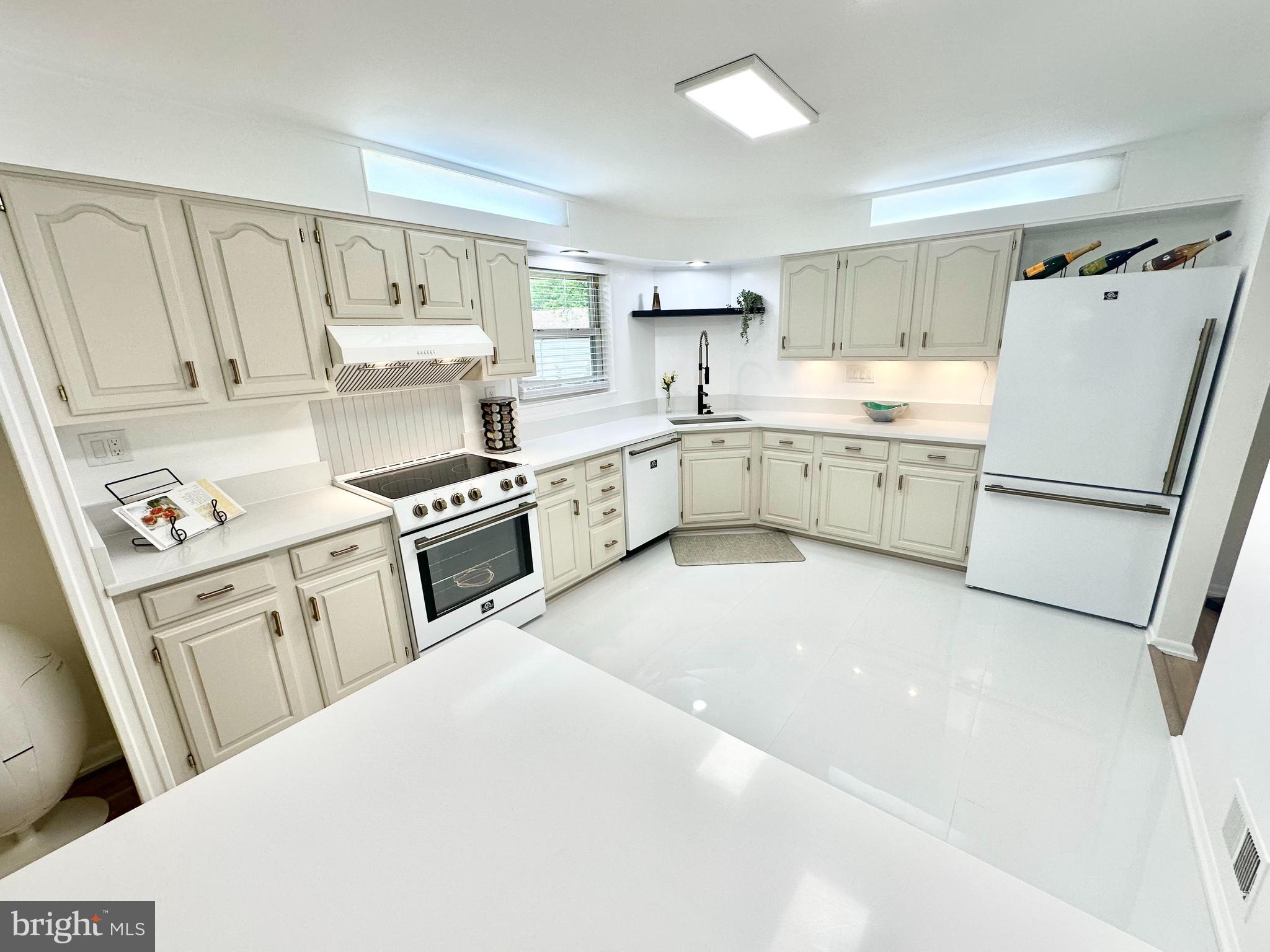 CALVERTON - Residential