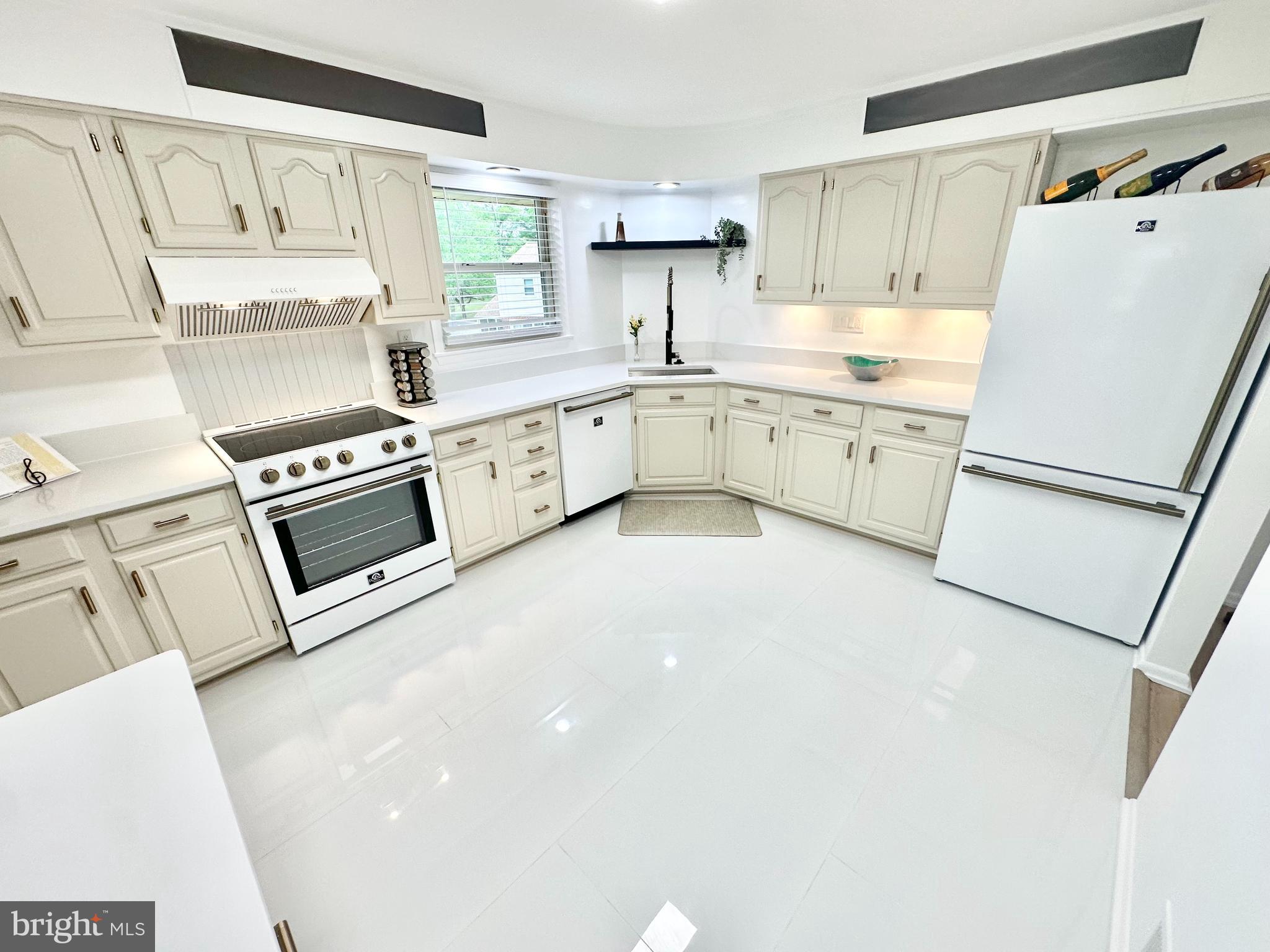 CALVERTON - Residential