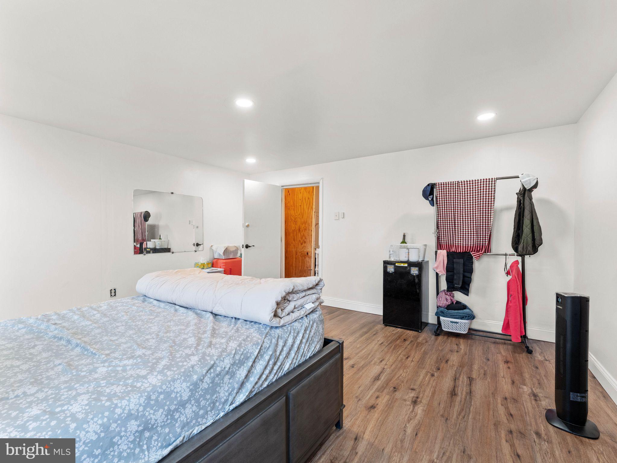 PHILADELPHIA (NORTH) - Commercial Sale