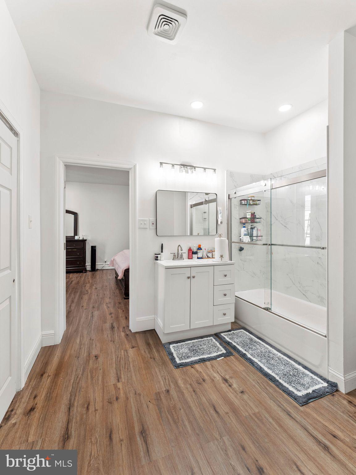 PHILADELPHIA (NORTH) - Commercial Sale