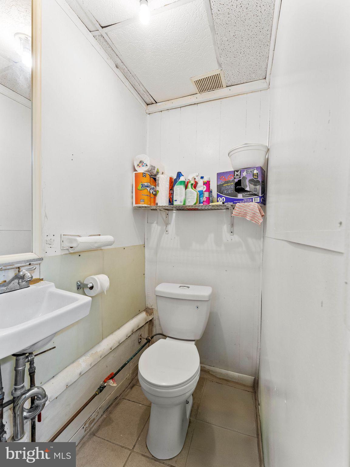 PHILADELPHIA (NORTH) - Commercial Sale