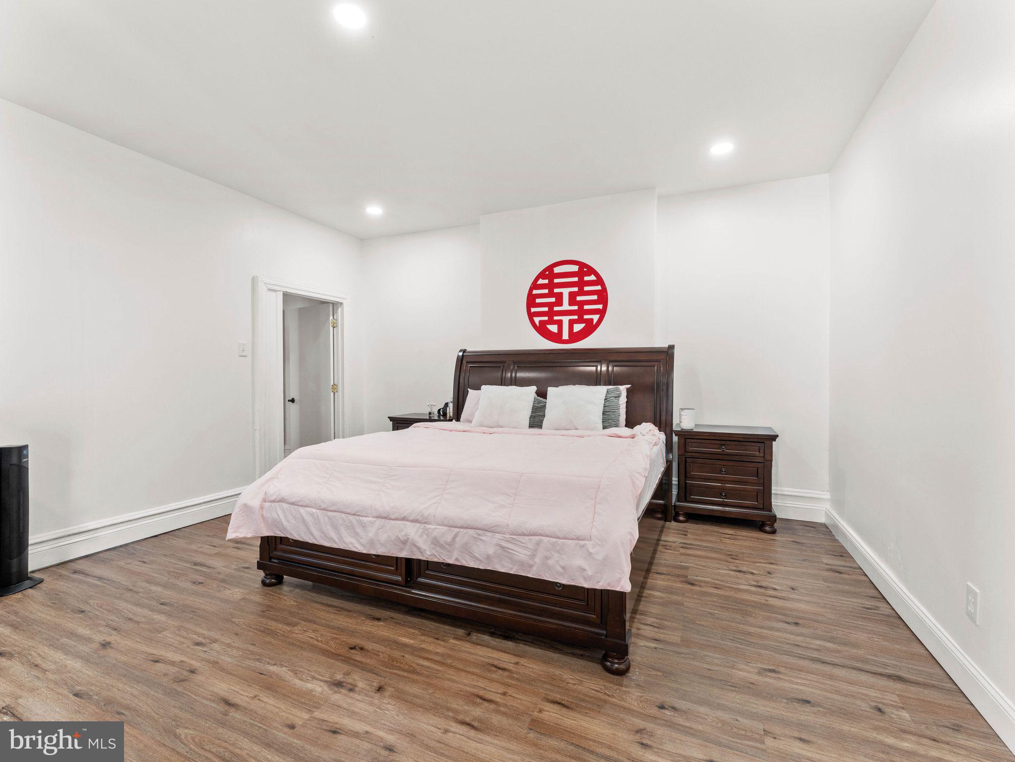 PHILADELPHIA (NORTH) - Commercial Sale