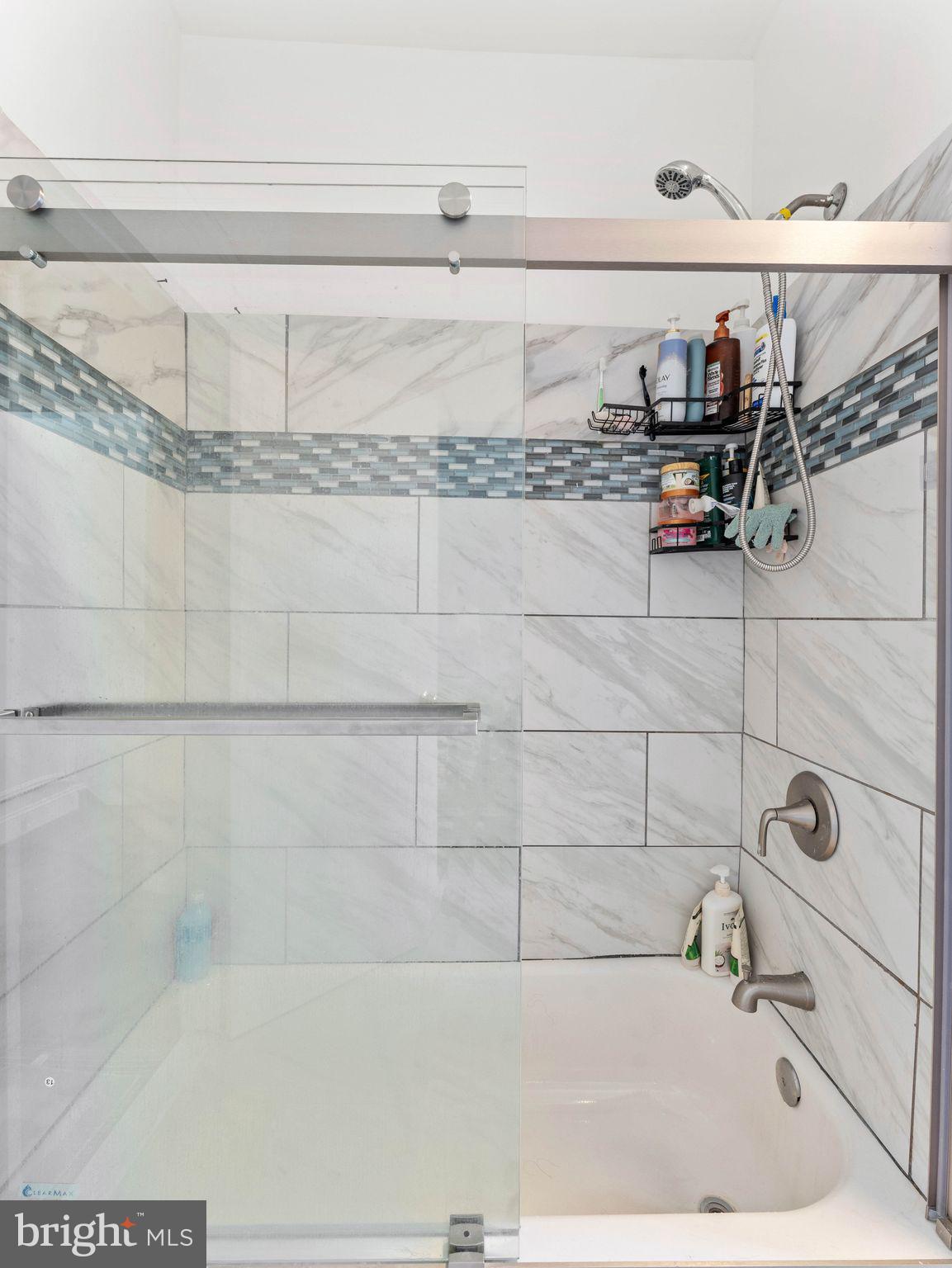 PHILADELPHIA (NORTH) - Commercial Sale