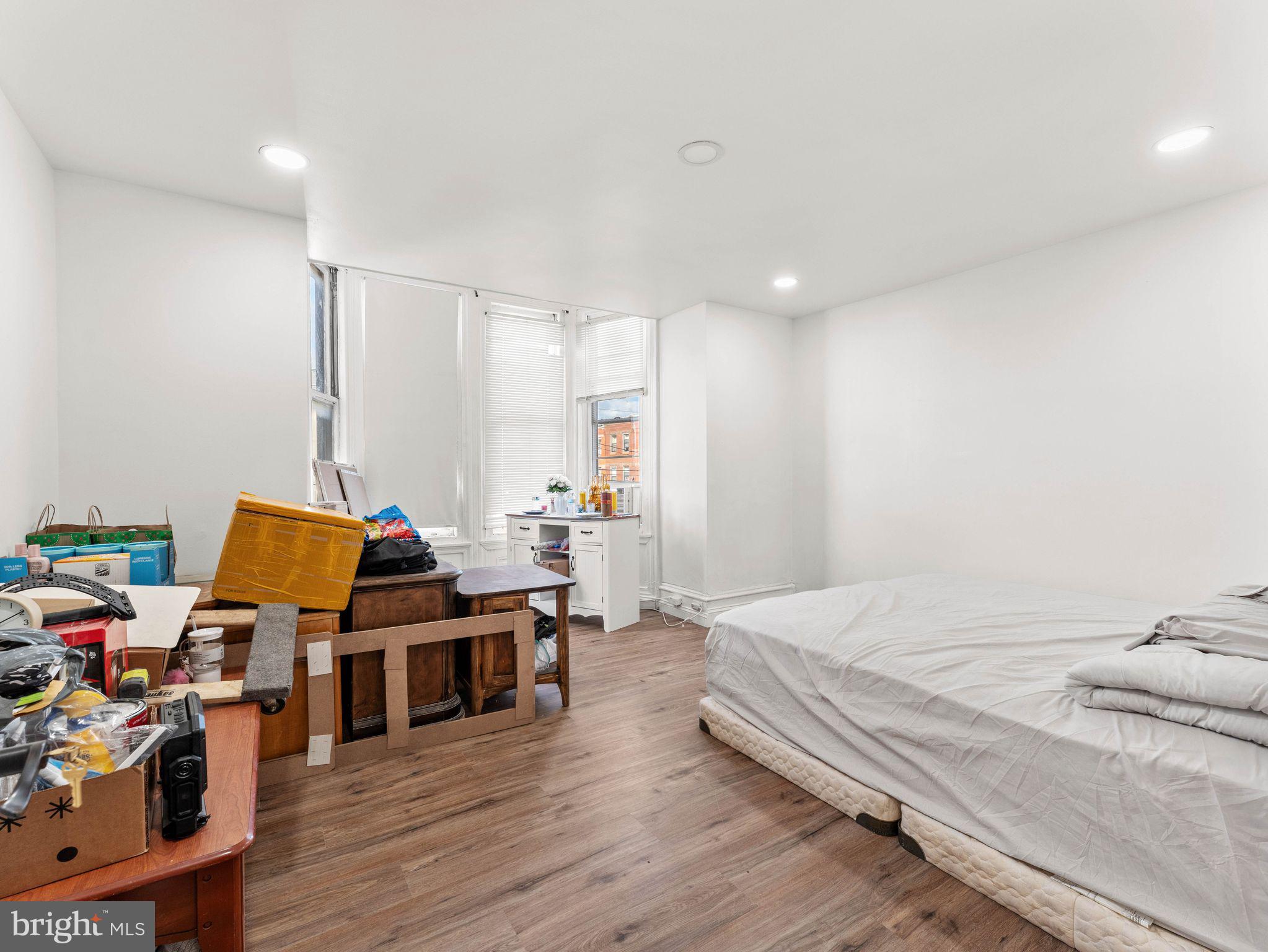 PHILADELPHIA (NORTH) - Commercial Sale