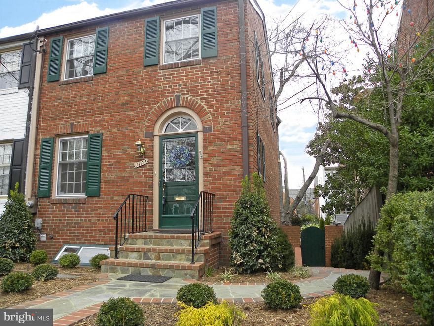 Charming end TH in N.Old Town has garden lvl. kitchen & DR/FR w/gas FP w/wall cabinets overlooking slate patio & fenced yard. HDWD floors throughout, except for gorgeous new carpeting on stairs, and lovely new woodlike floor on FR lvl. Huge LR holds flr. to ceiling cabinetry on each side of a FP.  3 lg. windows give streaming light yet 2nd lvl privacy. Walk ...Metro, restaurants,grocery stores,