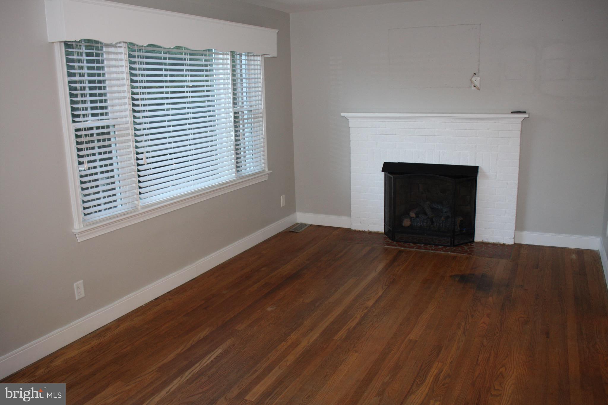 FAIRFAX WOODS - Residential Lease