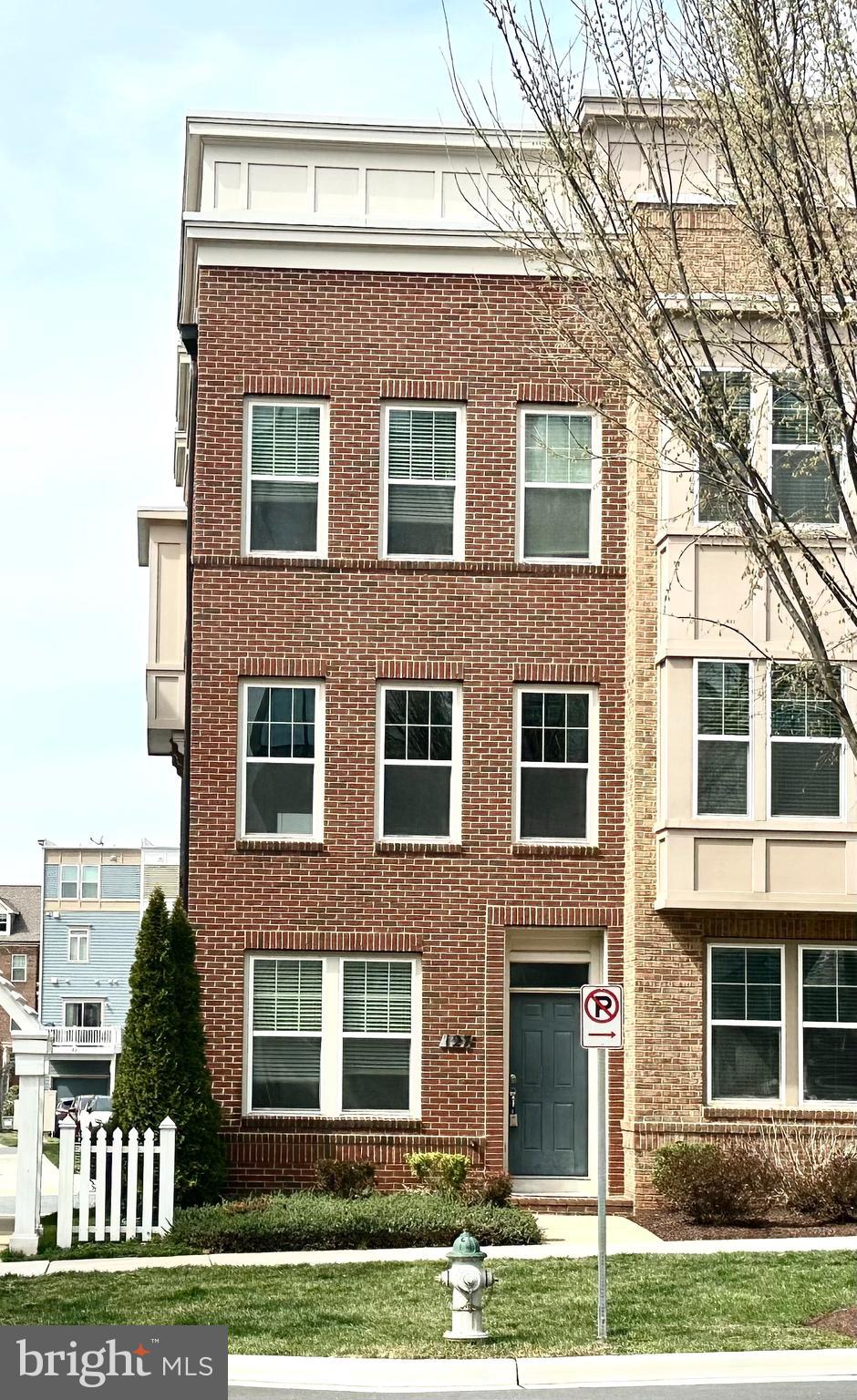127 DECOVERLY DRIVE