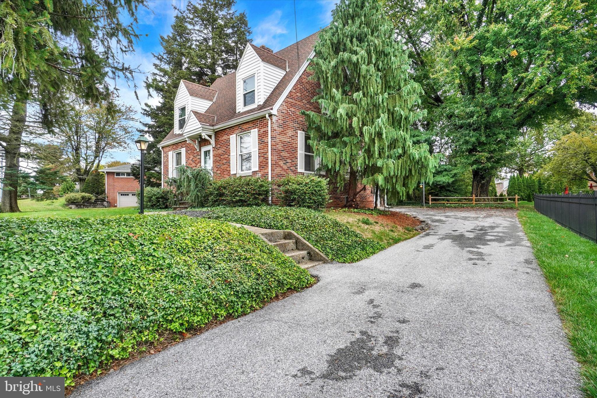 HOLLYWOOD HEIGHTS - Residential