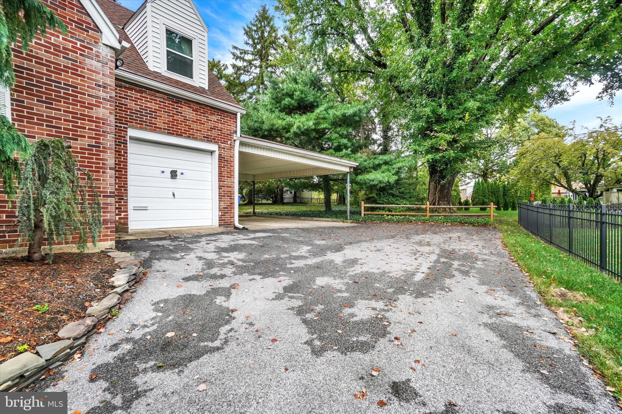 HOLLYWOOD HEIGHTS - Residential