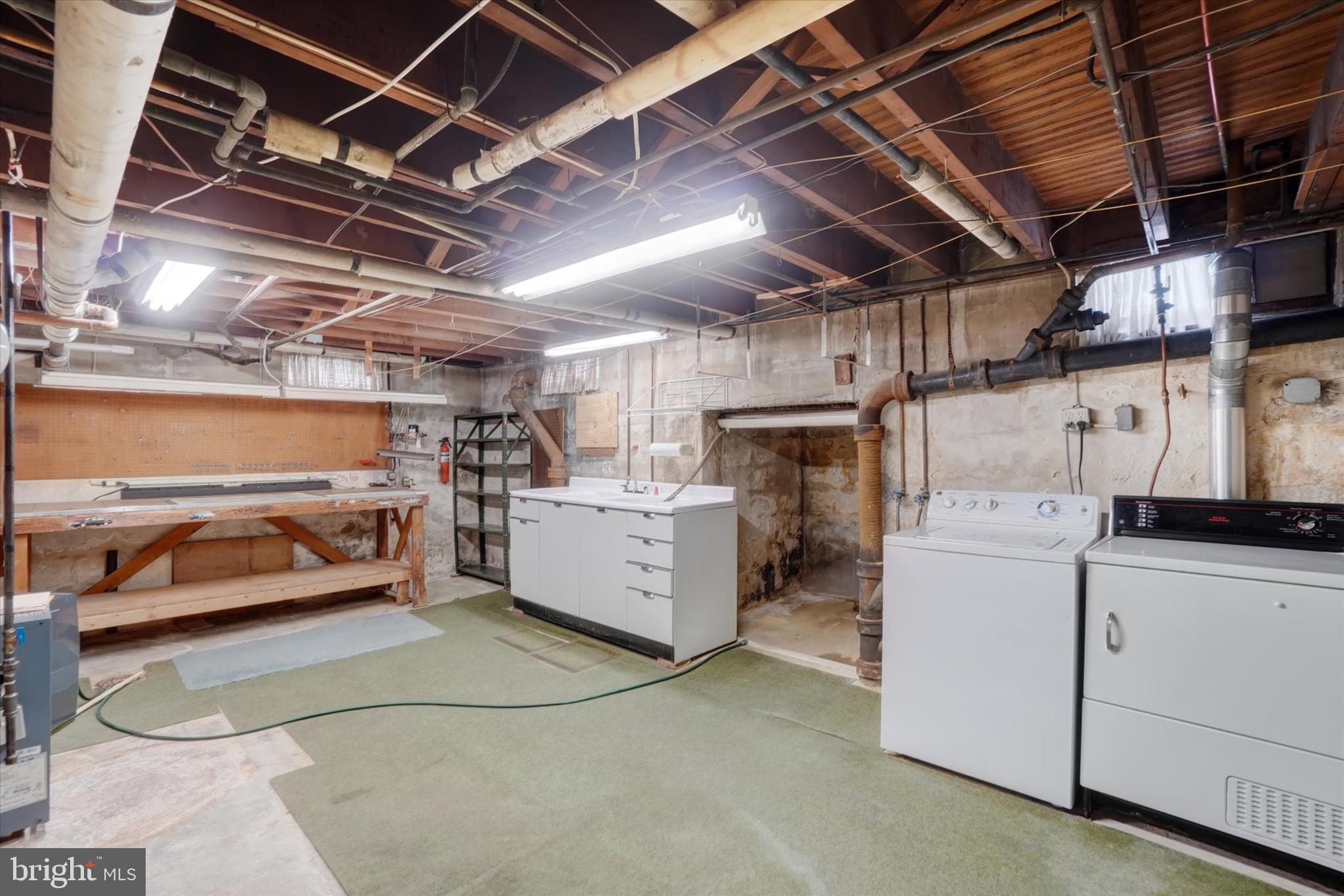 HOLLYWOOD HEIGHTS - Residential