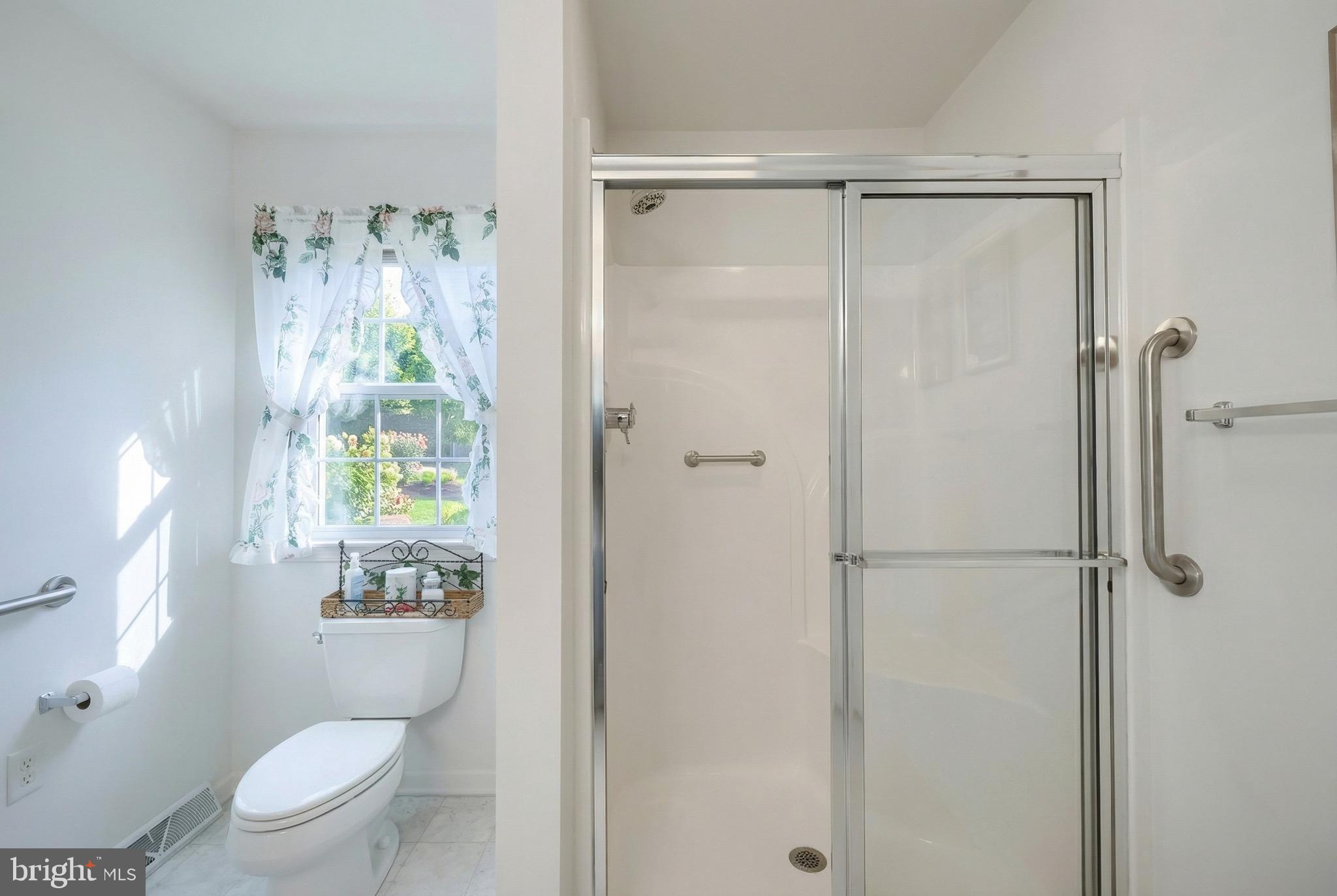 WHITE OAK MANOR - Residential