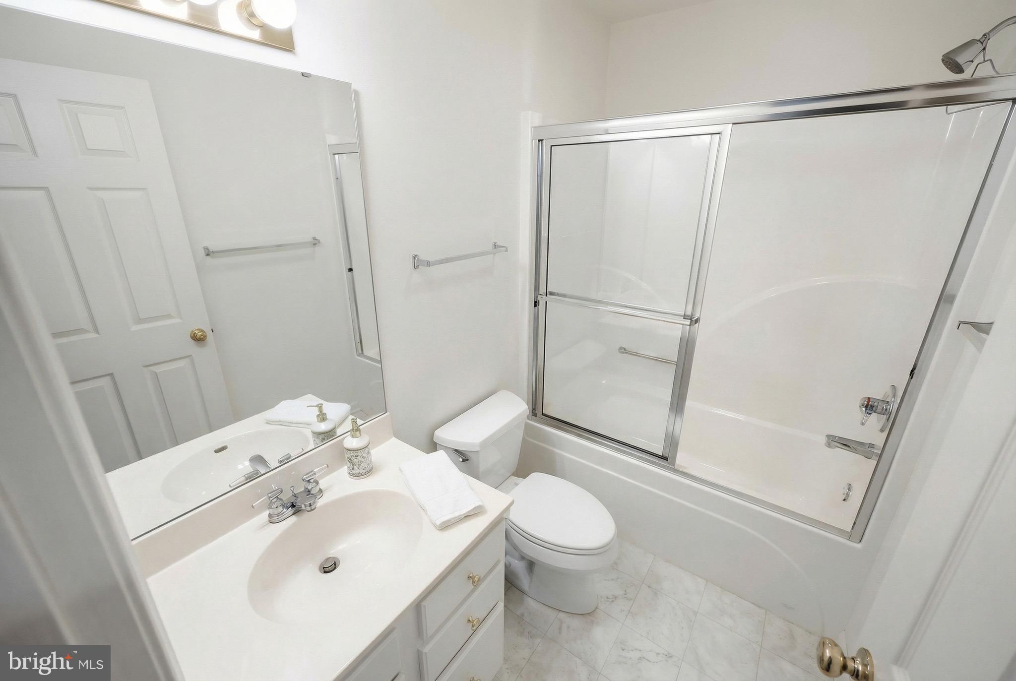 WHITE OAK MANOR - Residential