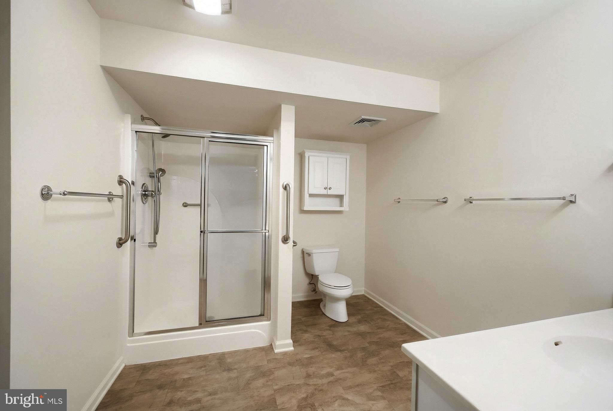 WHITE OAK MANOR - Residential