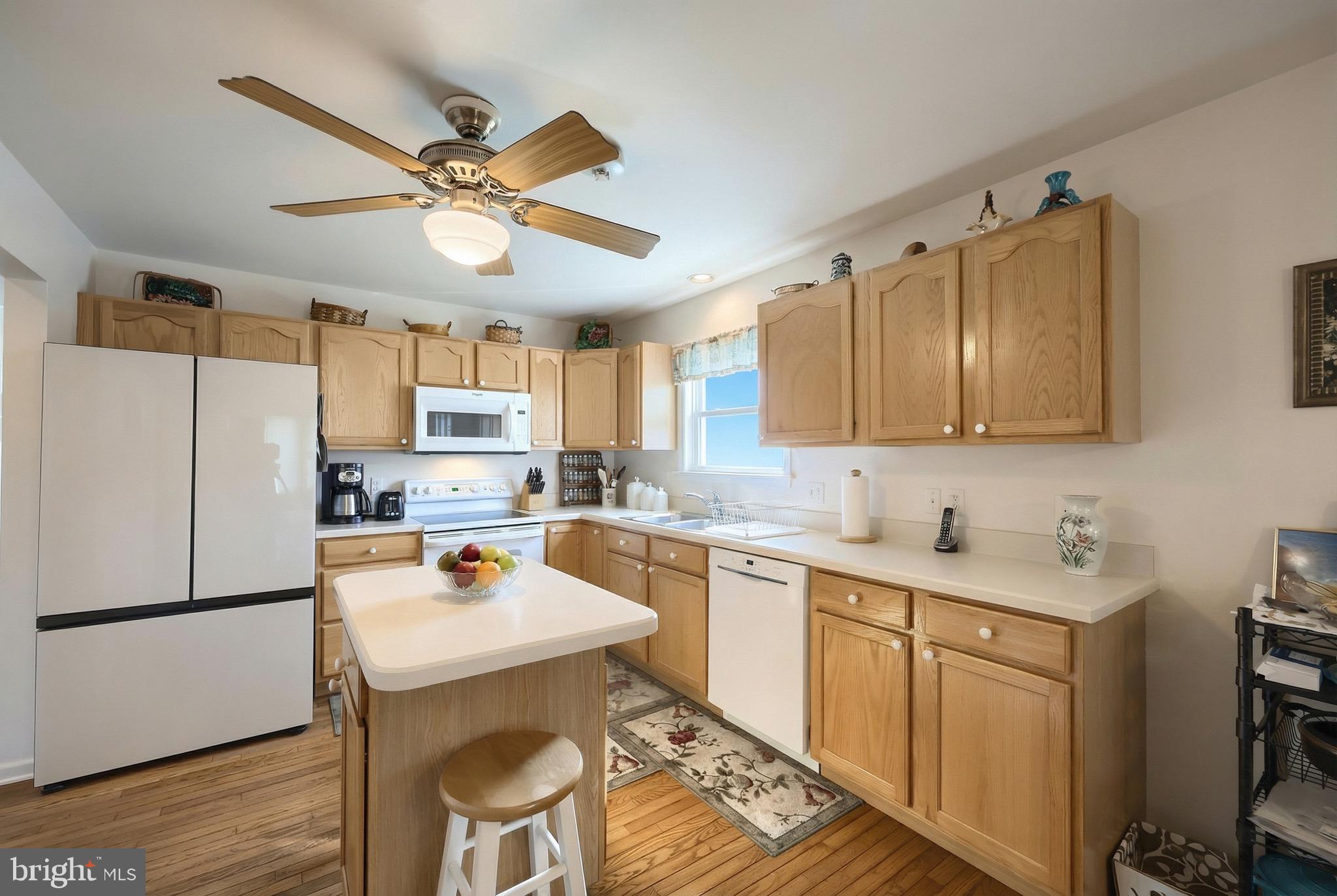 WHITE OAK MANOR - Residential