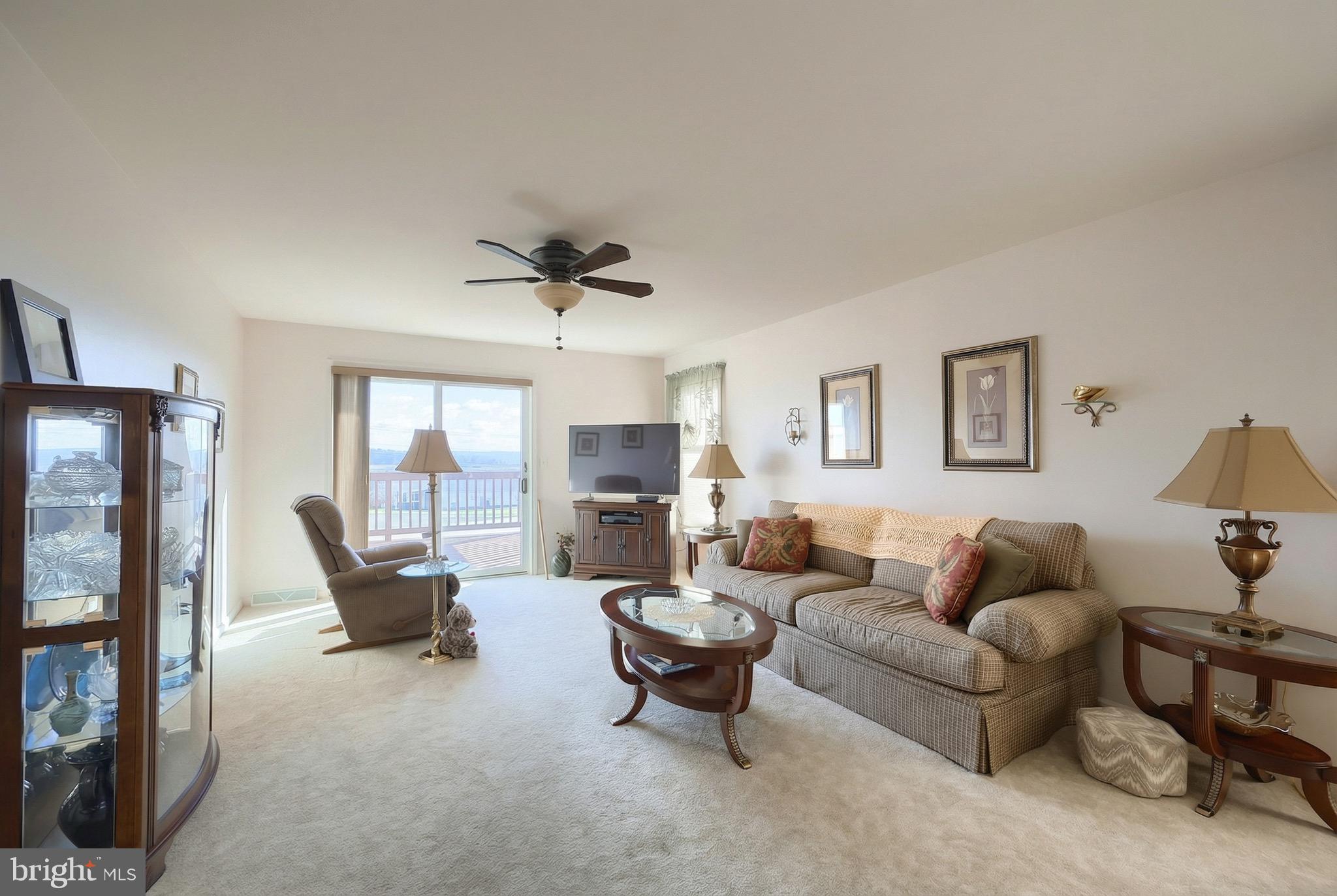 WHITE OAK MANOR - Residential