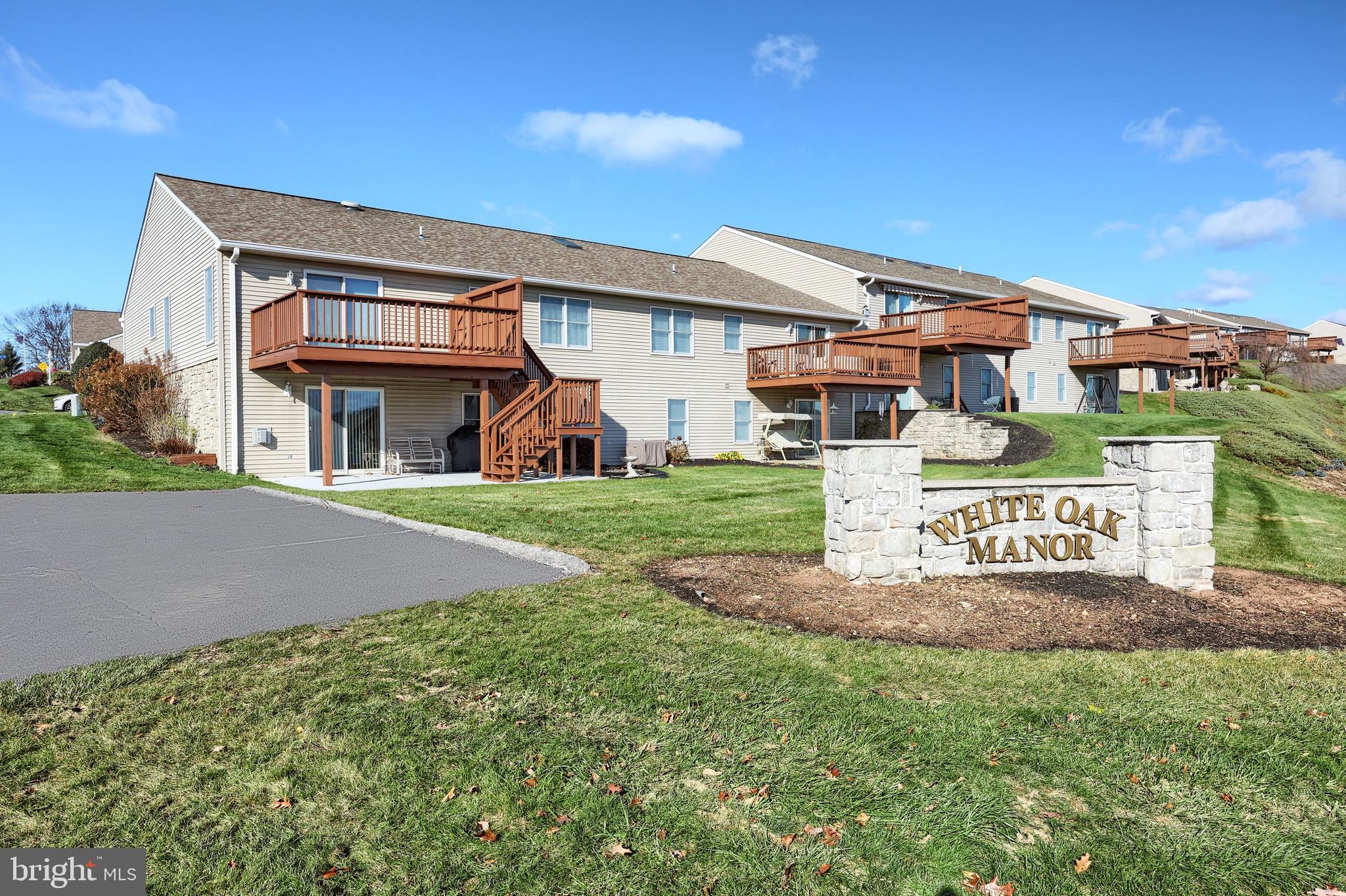 WHITE OAK MANOR - Residential