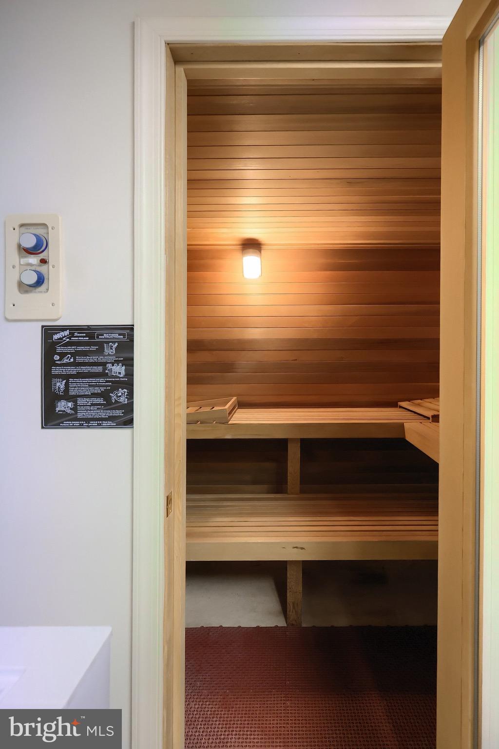 WHITE OAK MANOR - Residential