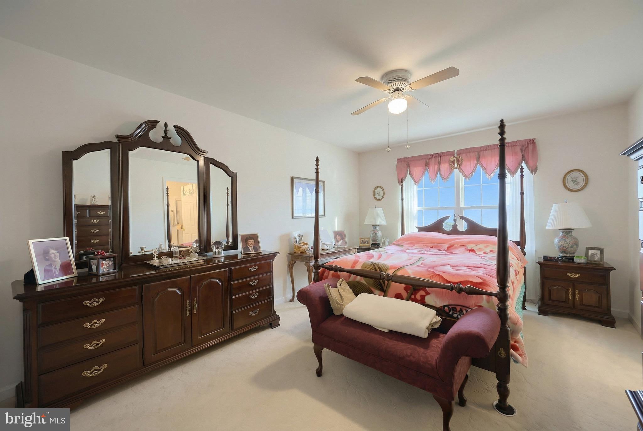 WHITE OAK MANOR - Residential