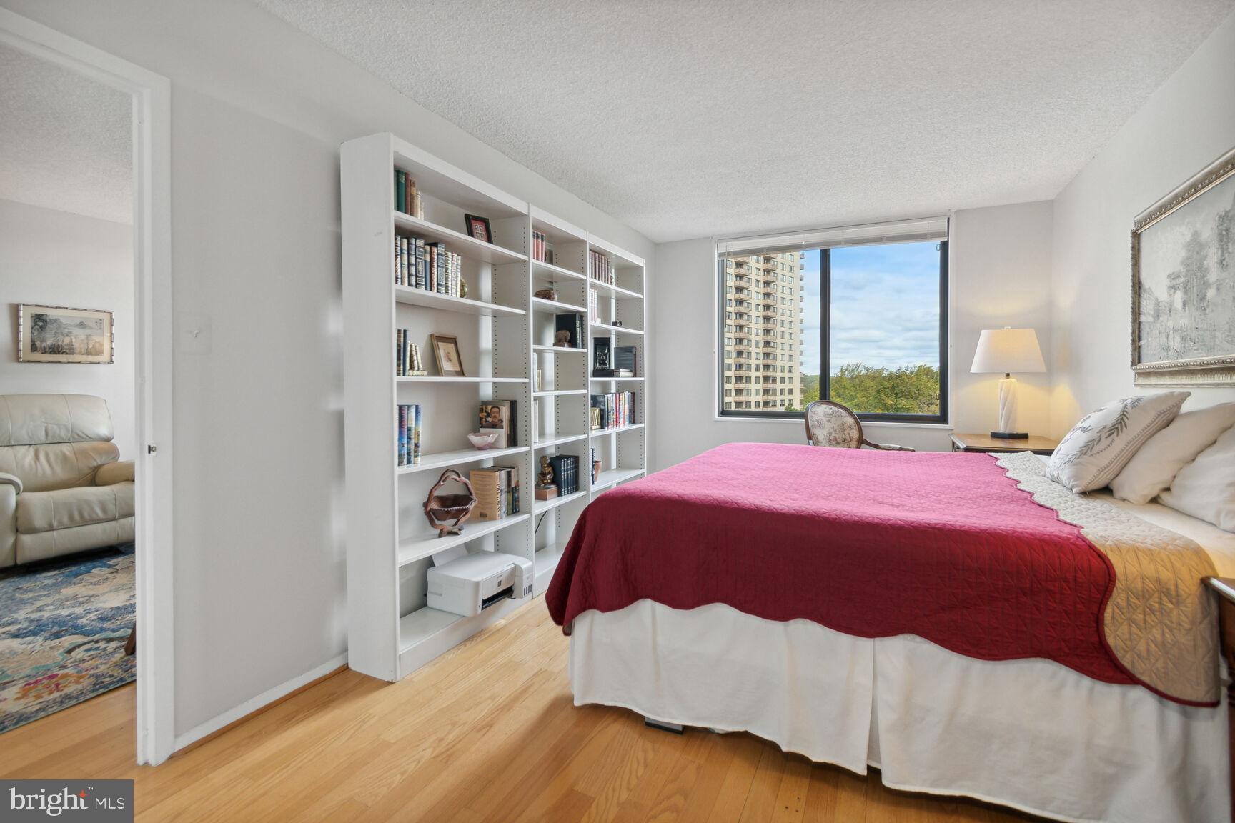 PROMENADE TOWERS - Residential