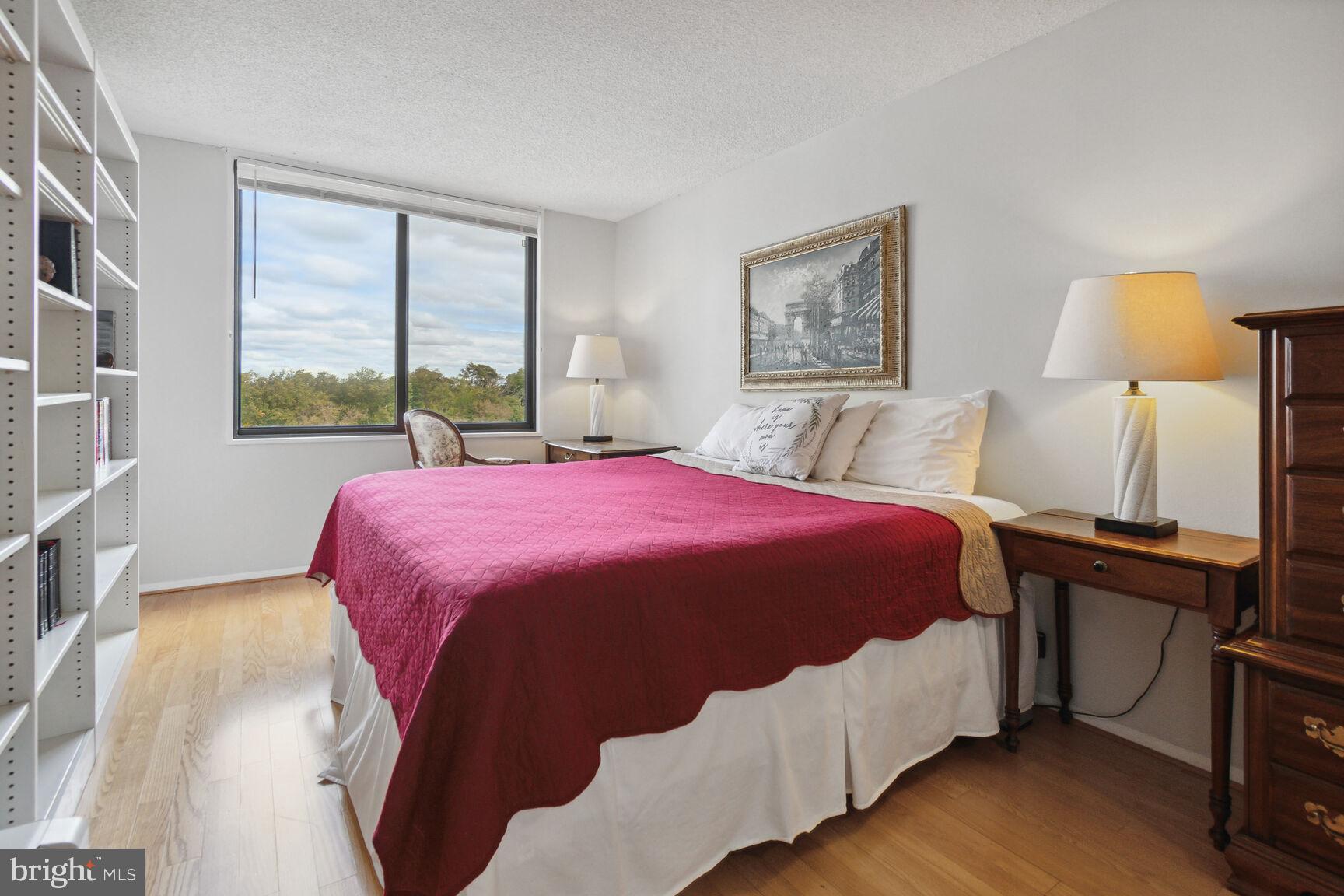 PROMENADE TOWERS - Residential