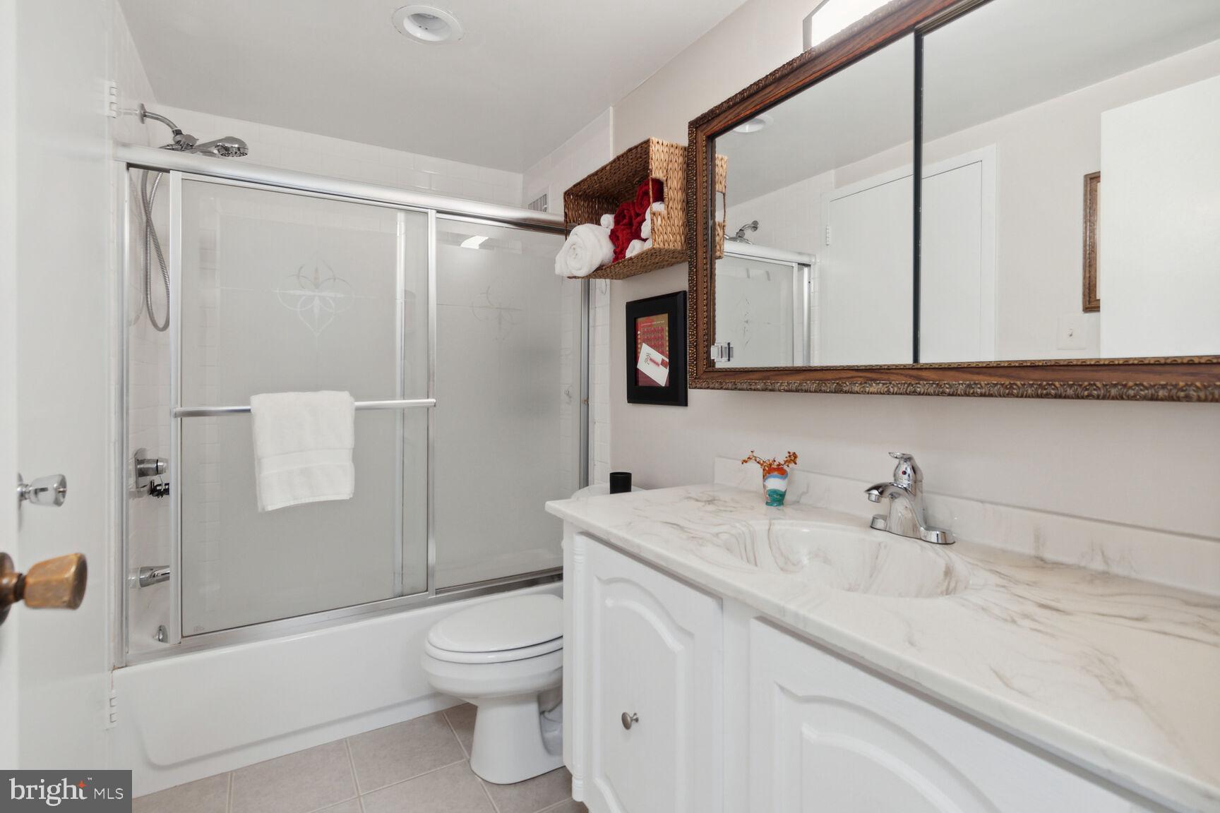 PROMENADE TOWERS - Residential