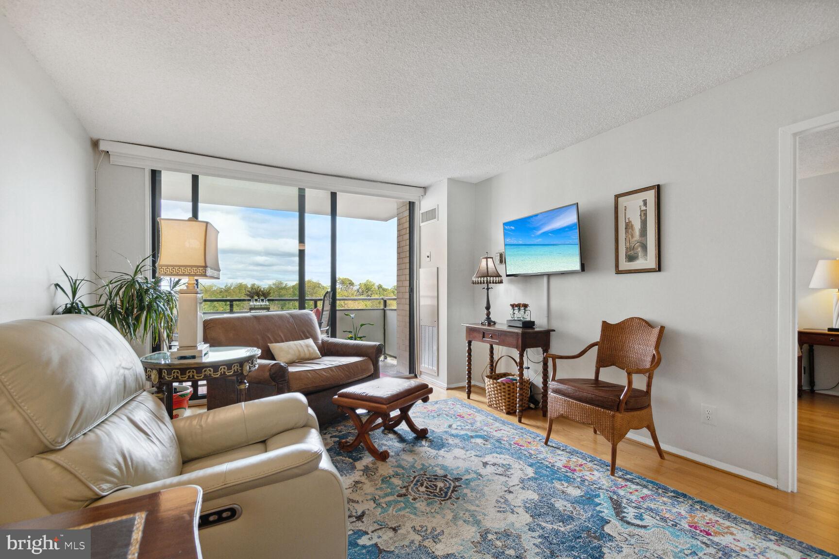 PROMENADE TOWERS - Residential