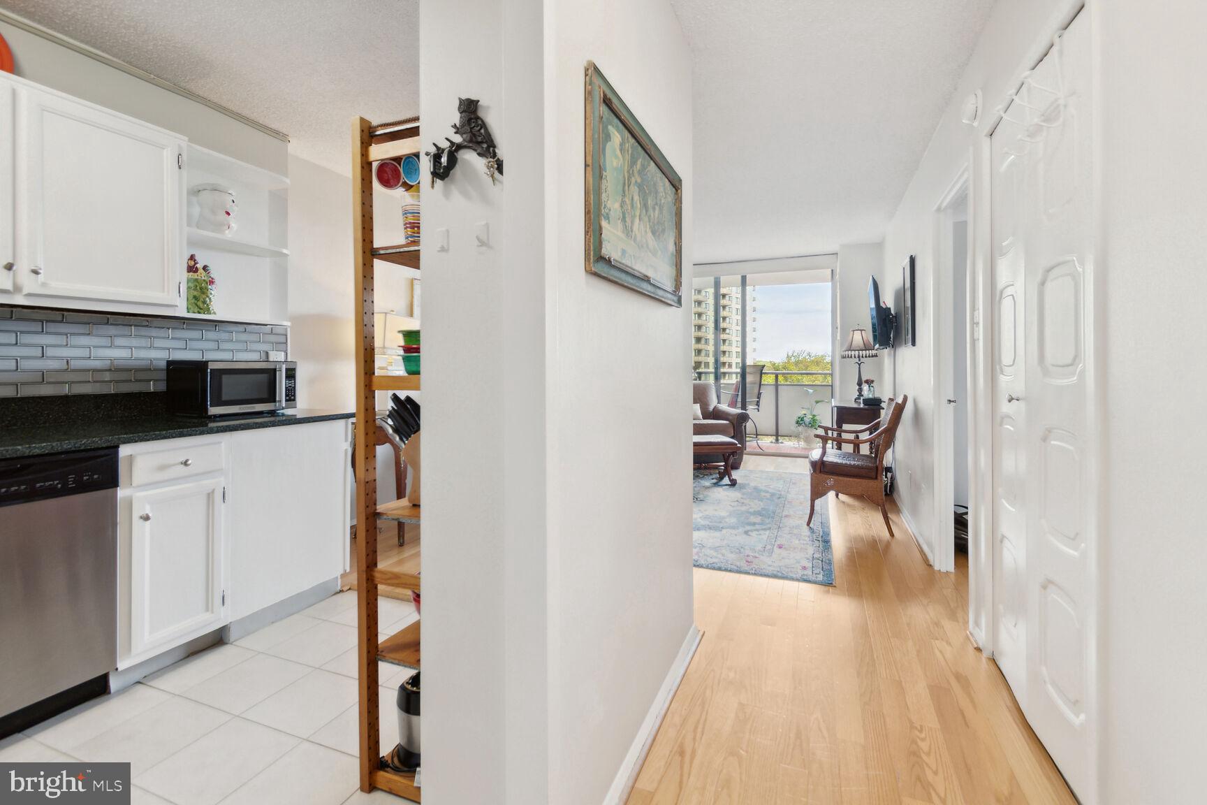 PROMENADE TOWERS - Residential