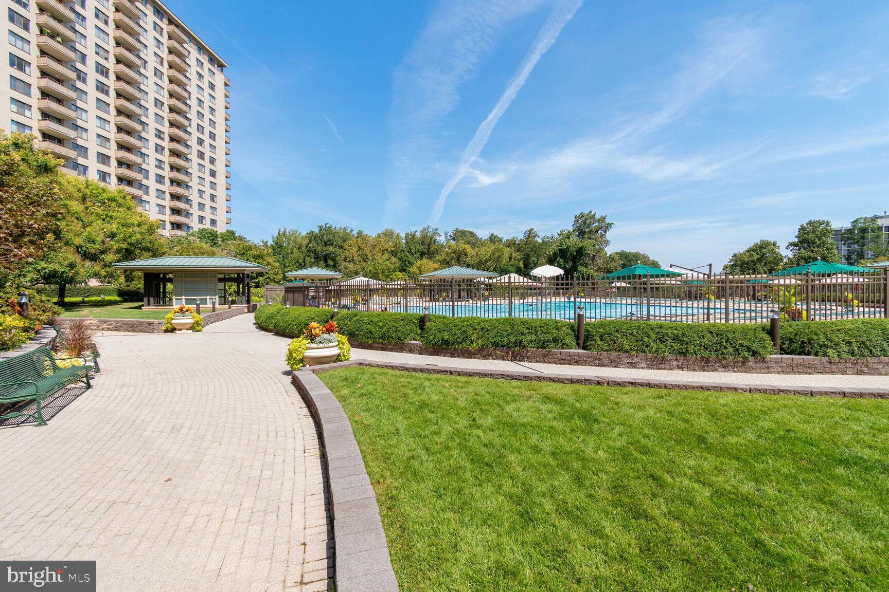 PROMENADE TOWERS - Residential