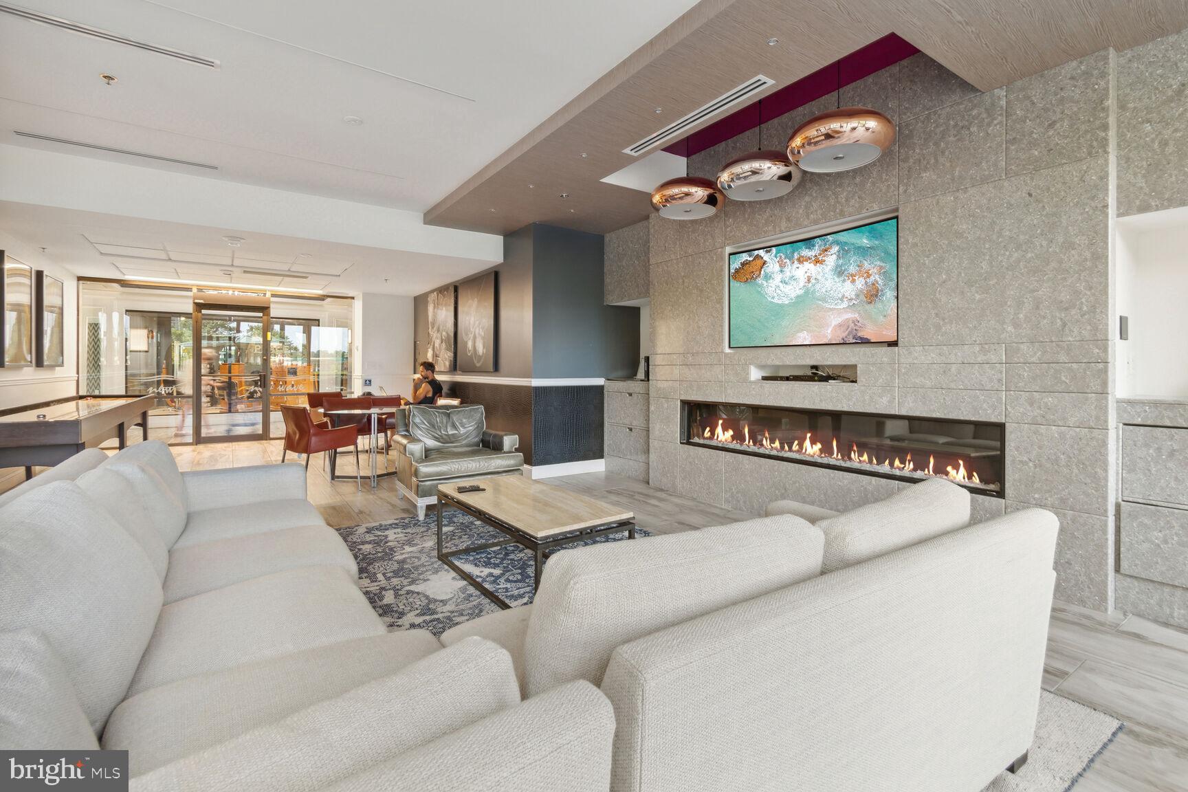 PROMENADE TOWERS - Residential