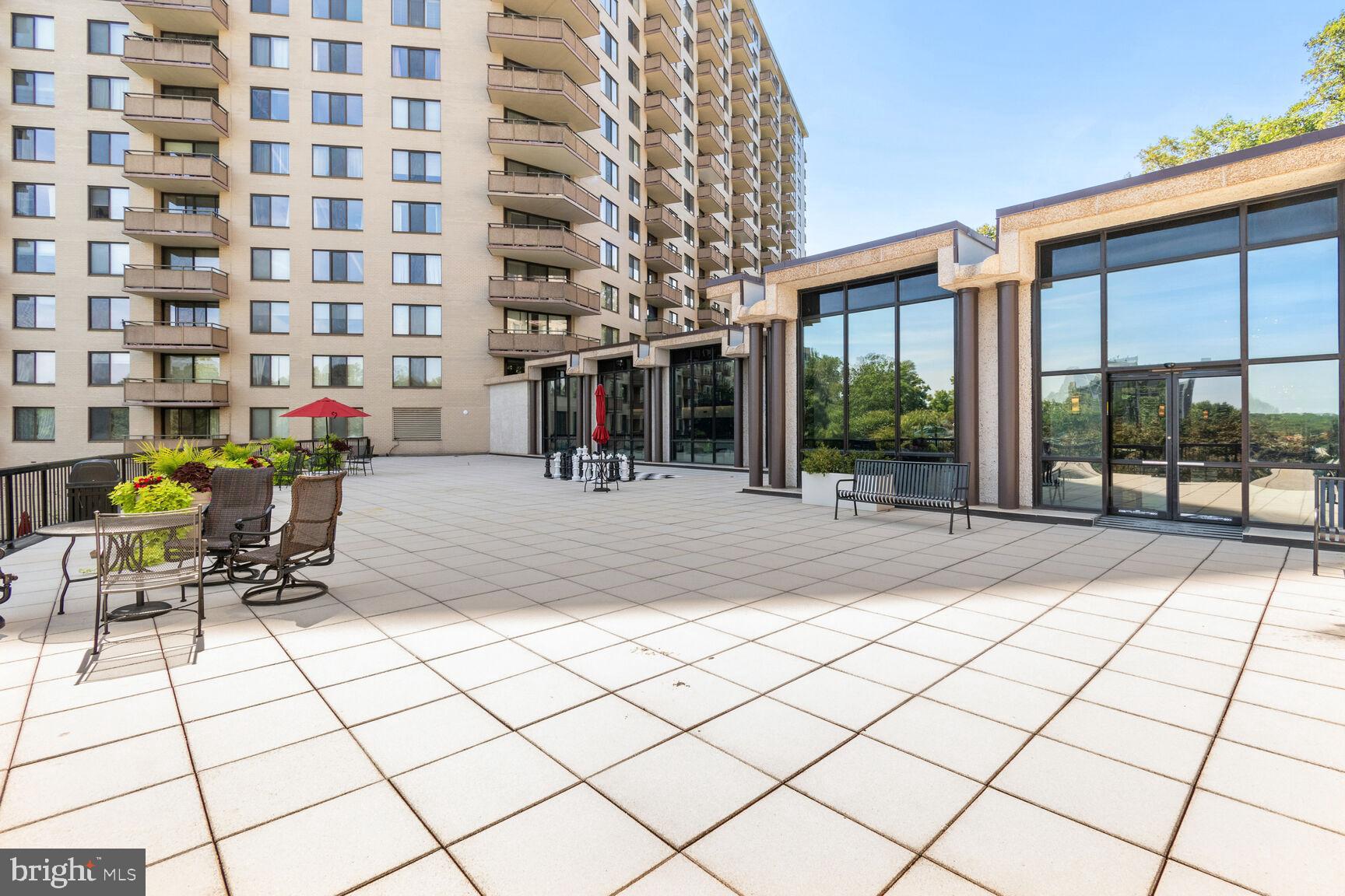 PROMENADE TOWERS - Residential