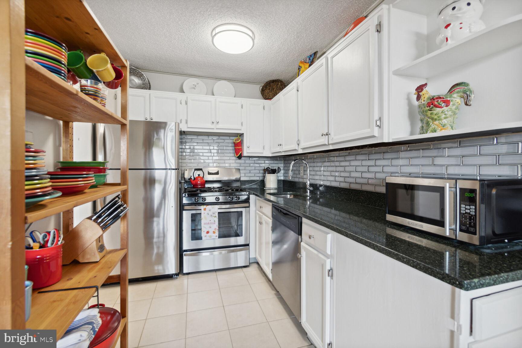 PROMENADE TOWERS - Residential