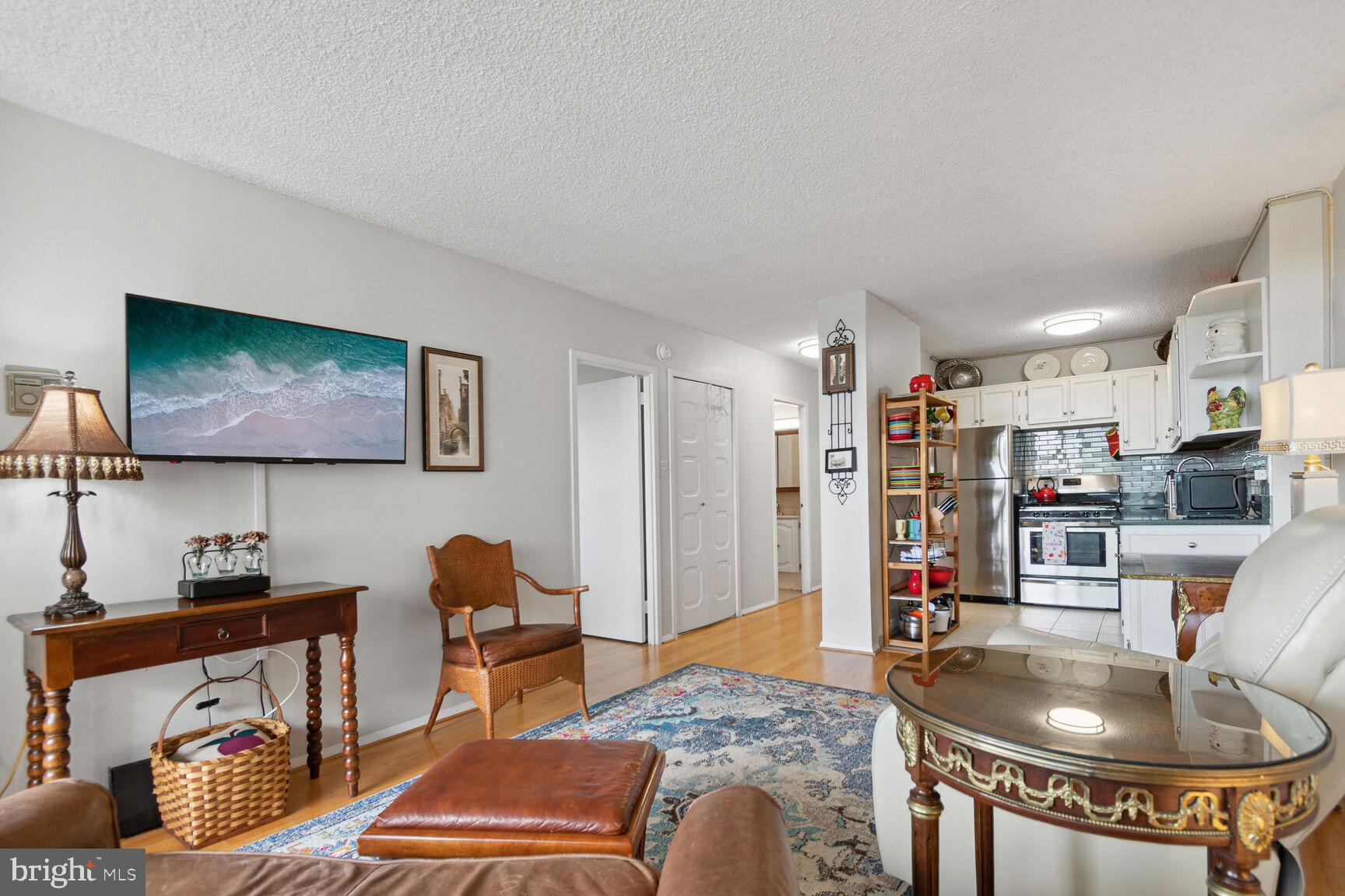 PROMENADE TOWERS - Residential