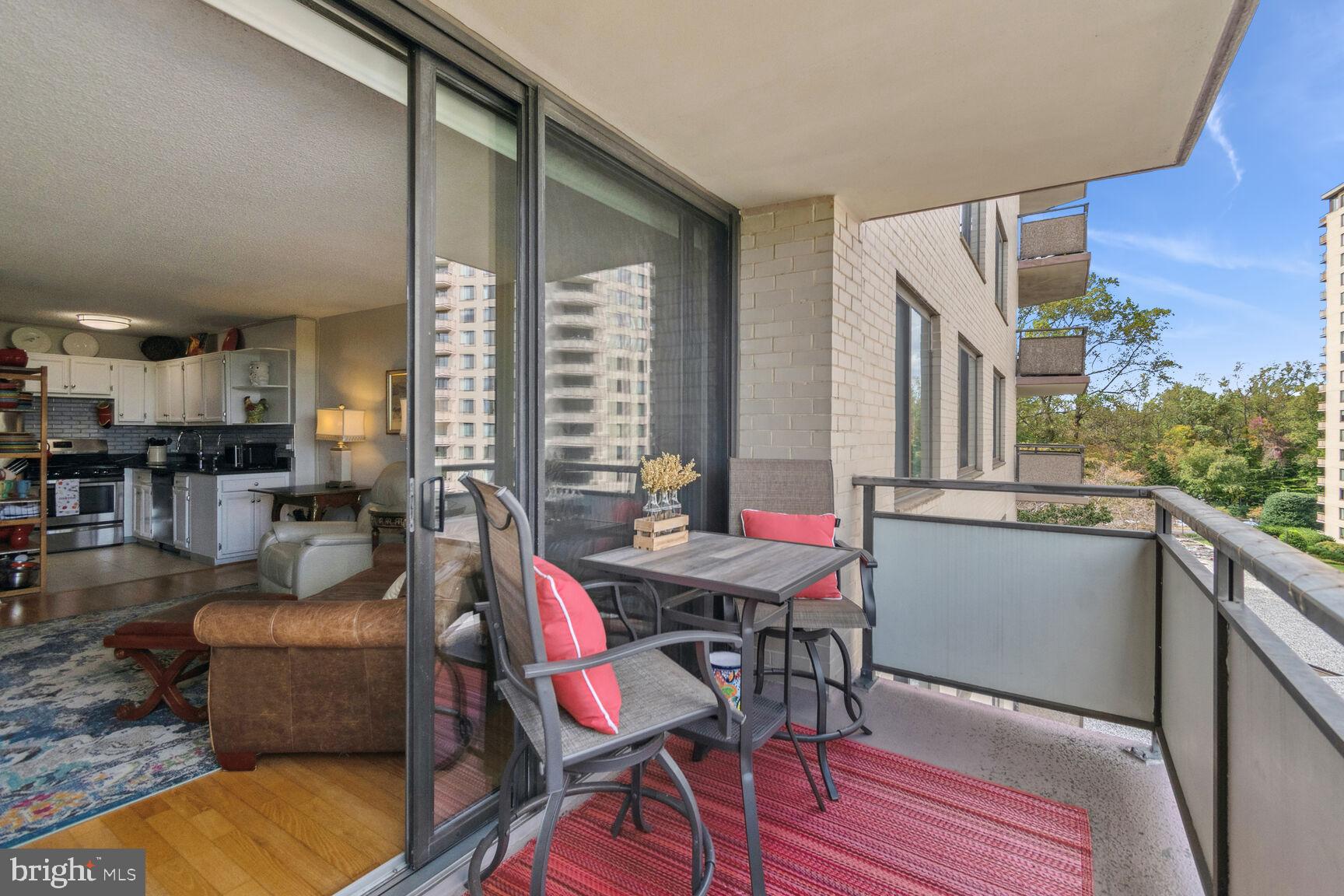 PROMENADE TOWERS - Residential