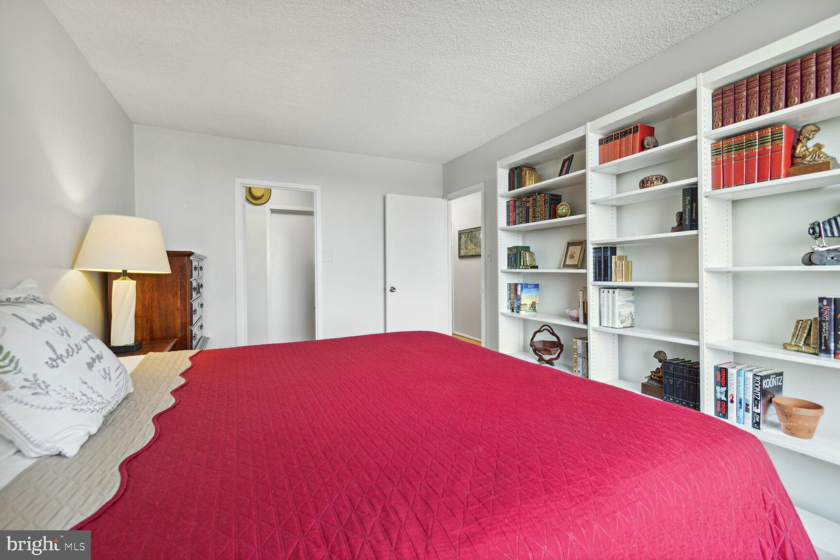 PROMENADE TOWERS - Residential