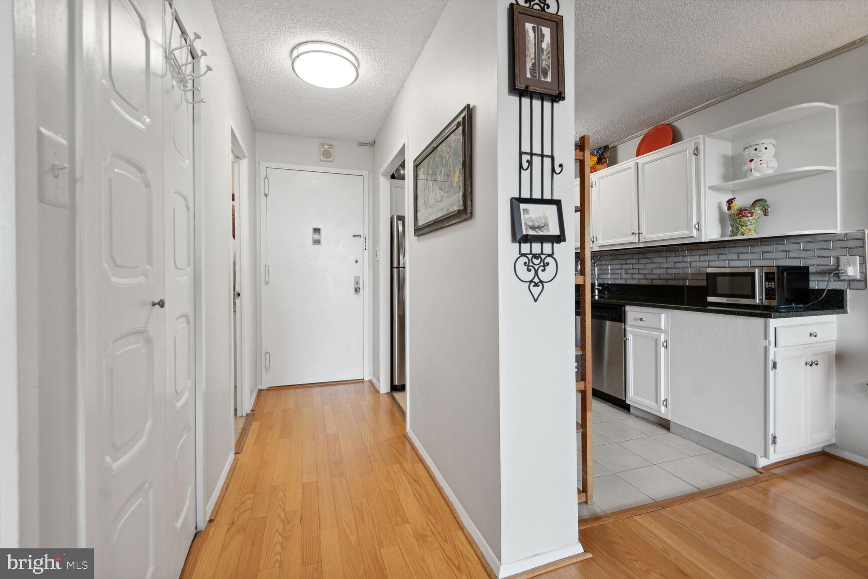 PROMENADE TOWERS - Residential