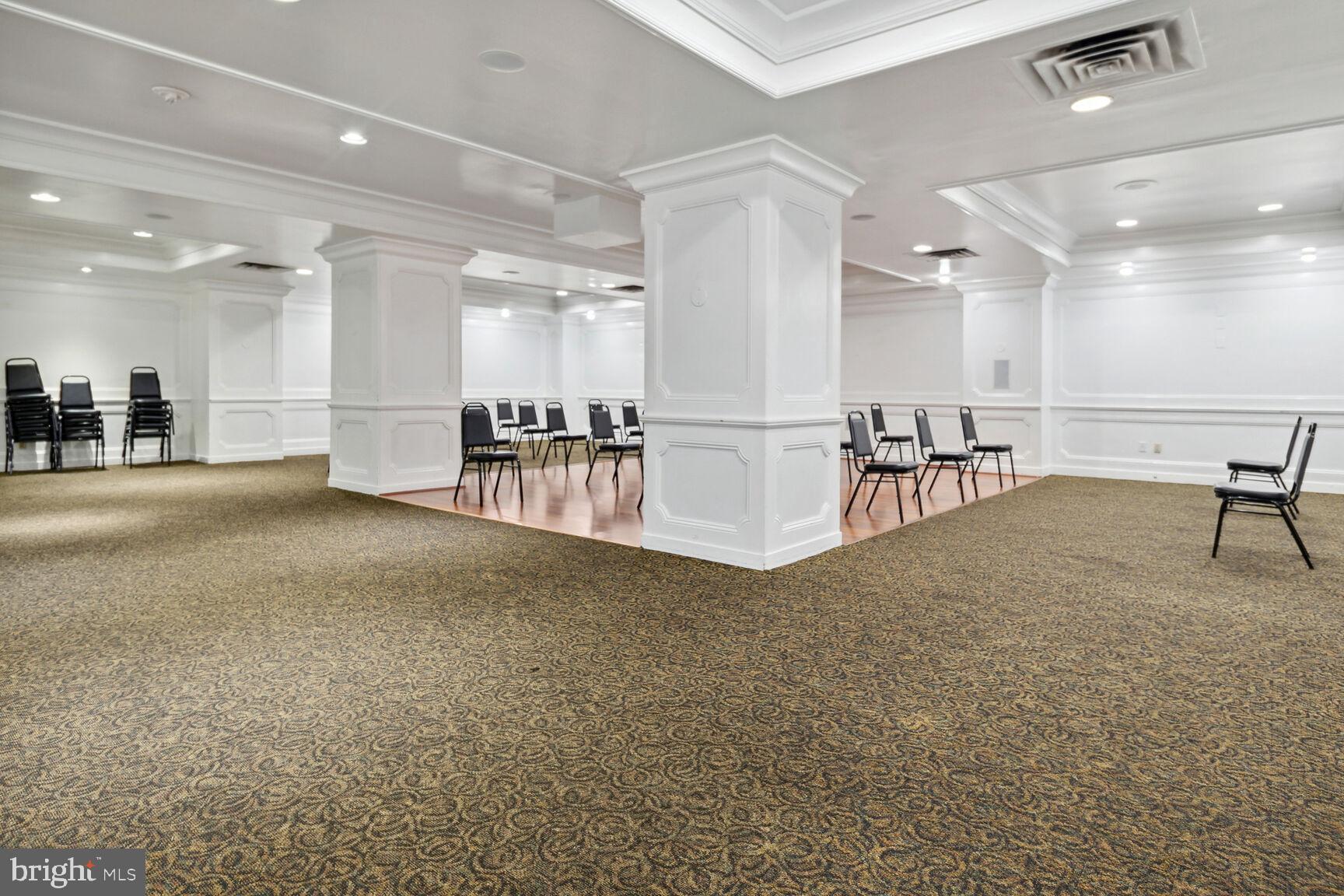 PROMENADE TOWERS - Residential