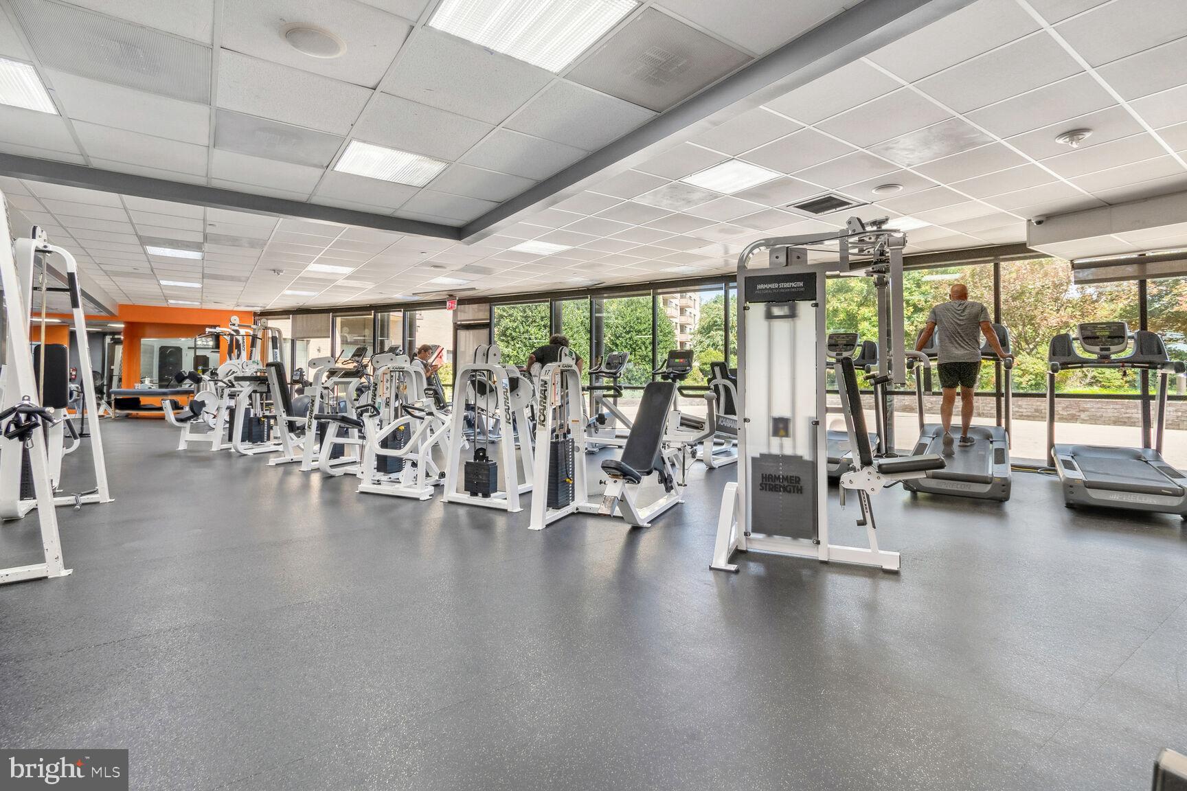 PROMENADE TOWERS - Residential